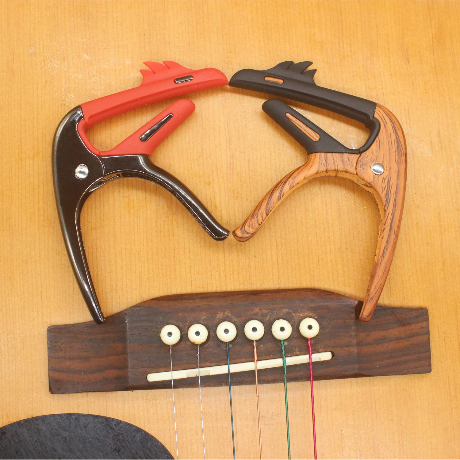 Cejilla de guitarra 2 en 1 con diseño de flamencos de zinc y metal para guitarras acústicas y eléctricas (con soporte para púas y 3 púas), ukelelele, mandolina, banjo, accesorios de