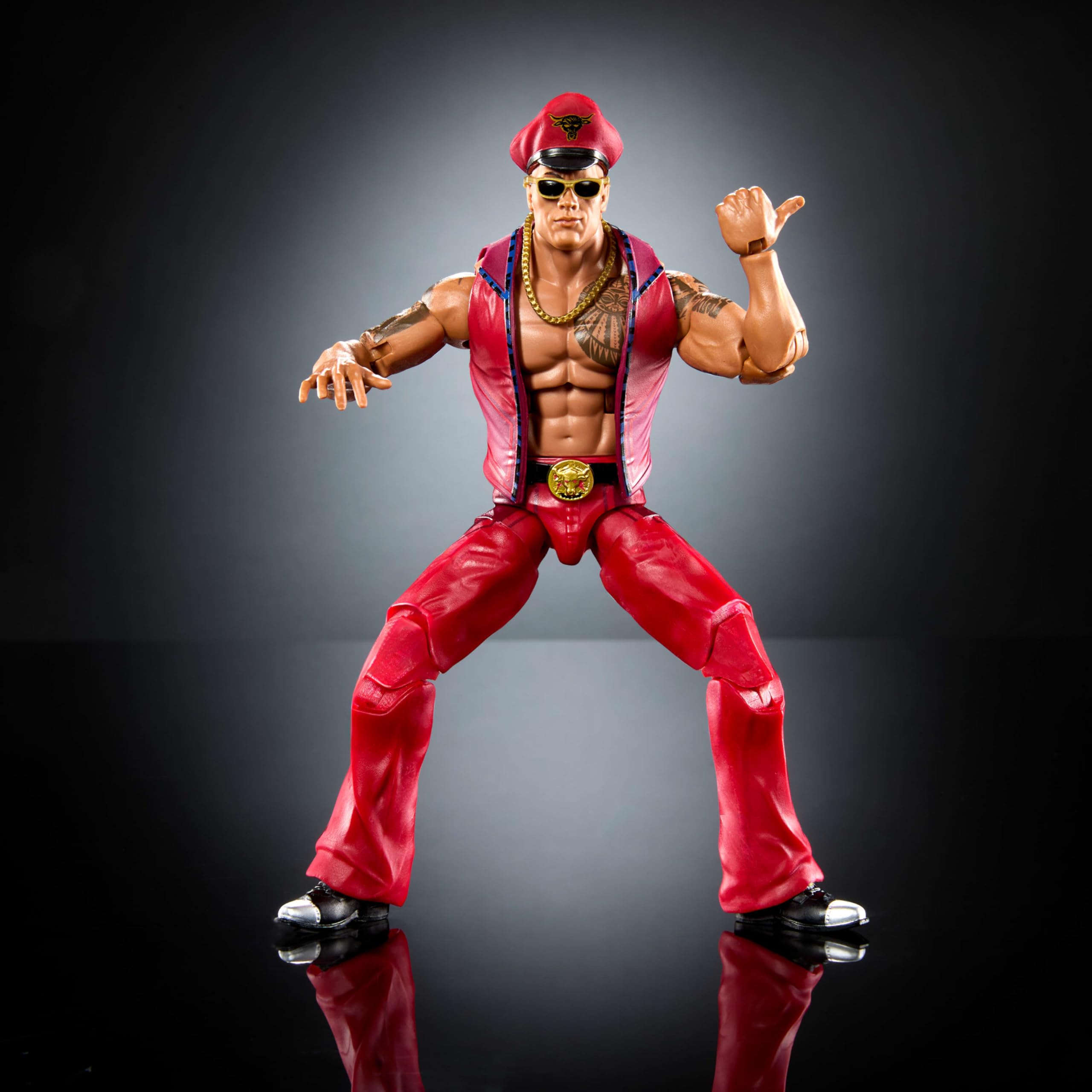 Mattel WWE x Street Fighter figurki akcji i akcesoria, The Rock Final Boss jako M. Bison, zestaw mash-up z elitarną figurką kolekcjonerską o wielkości ok. 15 cm, JLD79