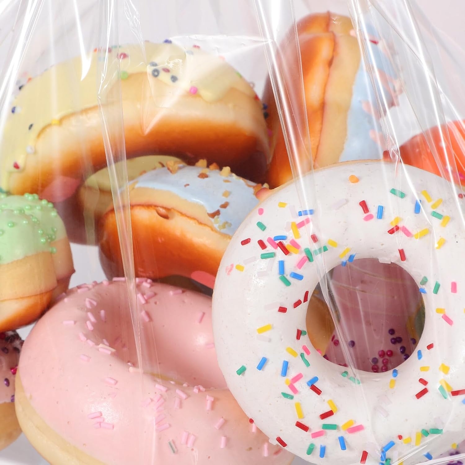 GRADENEVE Cellophane Bags for Party Treats 35x45cm, 100pcs Dessert Snack Storage Bags with 100 Metal Twist Ties and Purple Ribbon for Cookie Candy Packaging Random Color