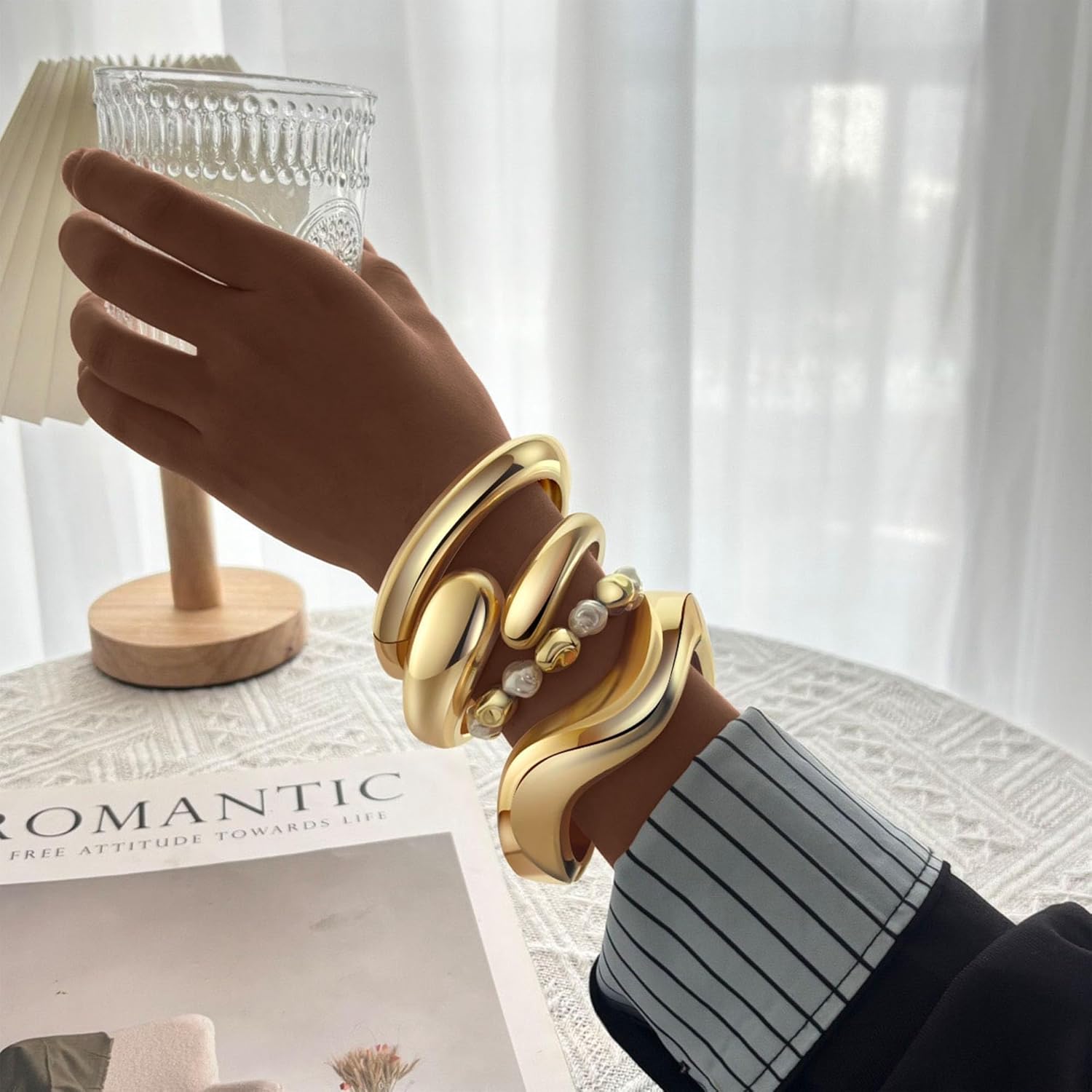 MOZAKA 4PCS Chunky Gold Bangle Bracelets for Women Trendy Wide Wrist Cuff Bracelets Stack Statement Bangle Fashion Jewelry Gift - Image 5