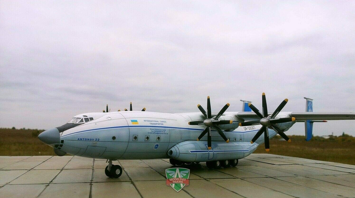 AAM A&A Models AAM4401-1/144 - Antonov An-22 Heavy Turboprop Cargo Aircraft Model