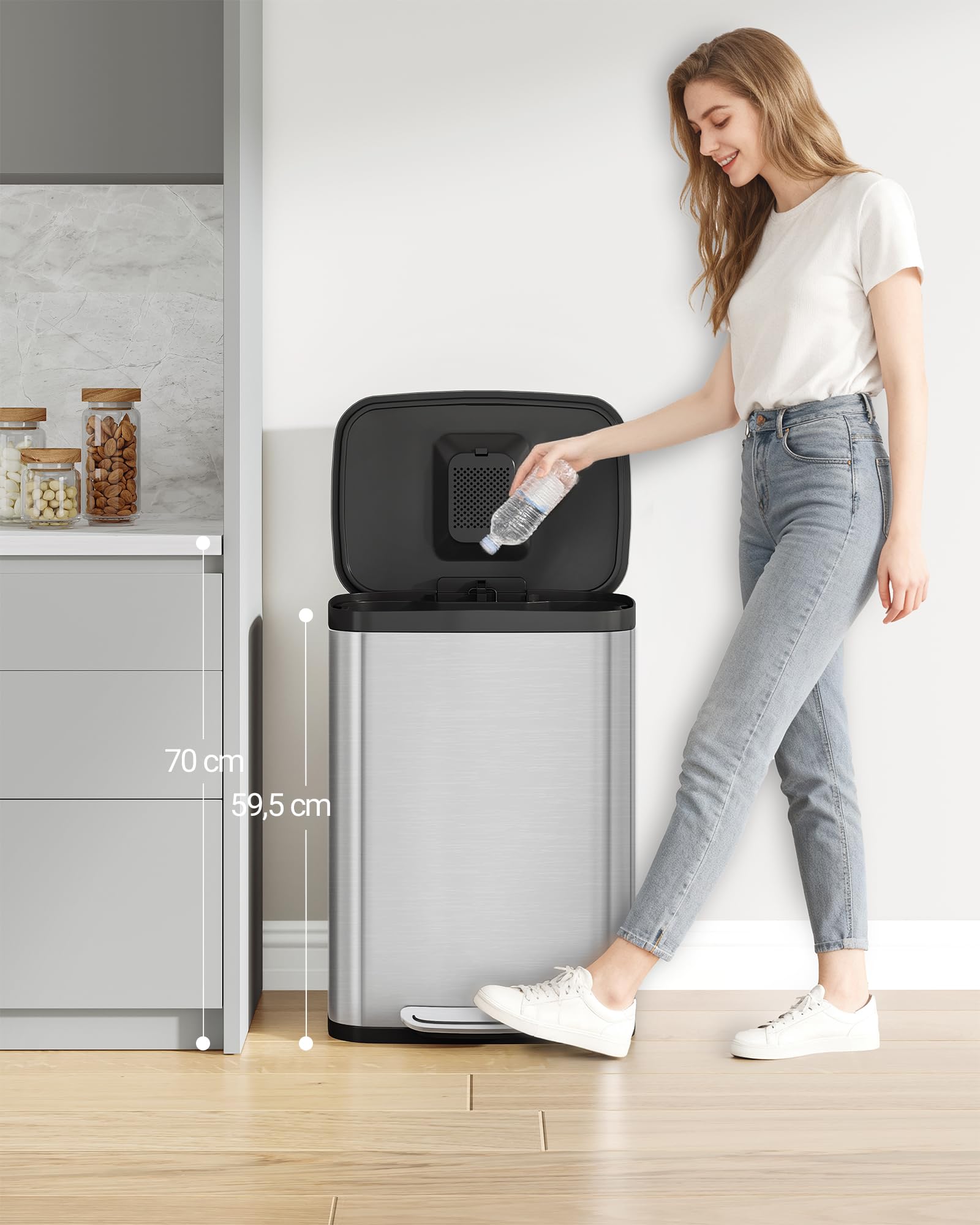 Hzuaneri Mülleimer Küche, 50 Liter Abfalleimer mit Tretpedal, Tretmülleimer mit Softclose-Deckel und Inneneimer, Küchenmülleimer mit 15 Müllbeuteln, Stahl, Silber SW15099E