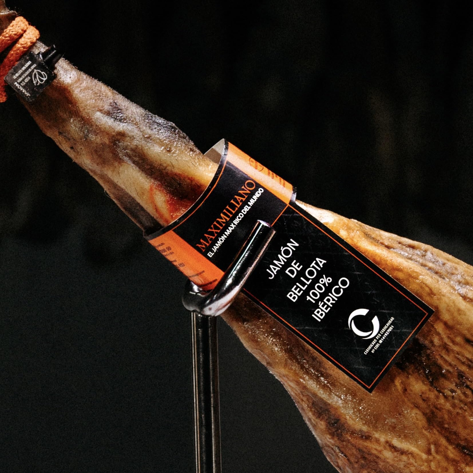 Maximiliano Jabugo - Jamón Bellota - Jamón 100% Ibérico - 24 Estuches 80 gr + 2 Estuches Taquitos 100 gr - Cortado a Mano - Exclusivo, Auténtico - Curación 36 Meses - Crianza en Libertad - Brida Negra