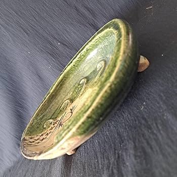 「織部(おりべ)焼 鮑(あわび)皿の用と美」緑釉皿(幅23cm) 骨董アンティー Amazon.co.jp: 織部おりべ焼 鮑あわび皿の用と美緑釉皿幅23cm