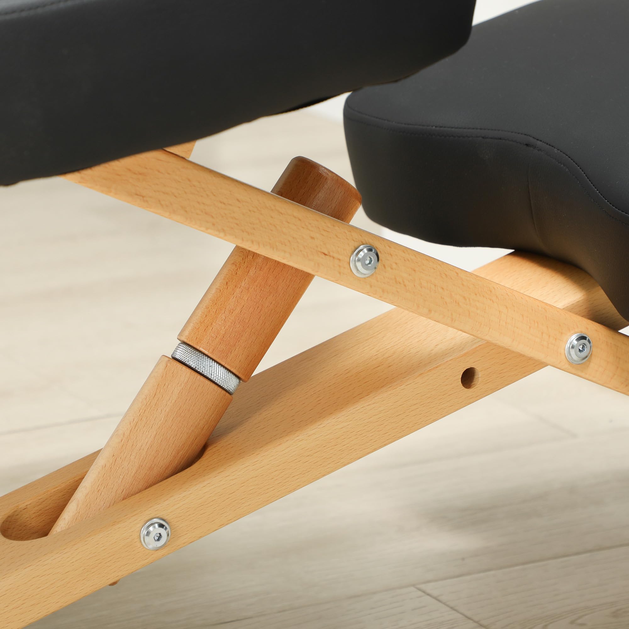 HOMCOM Sedia Ergonomica Inginocchiata con Rotelle in Legno di Caucciù Nero | Sedia Ergonomica Posturale da Ufficio e Casa, Sgabello Ergonomico Inginocchiatoio