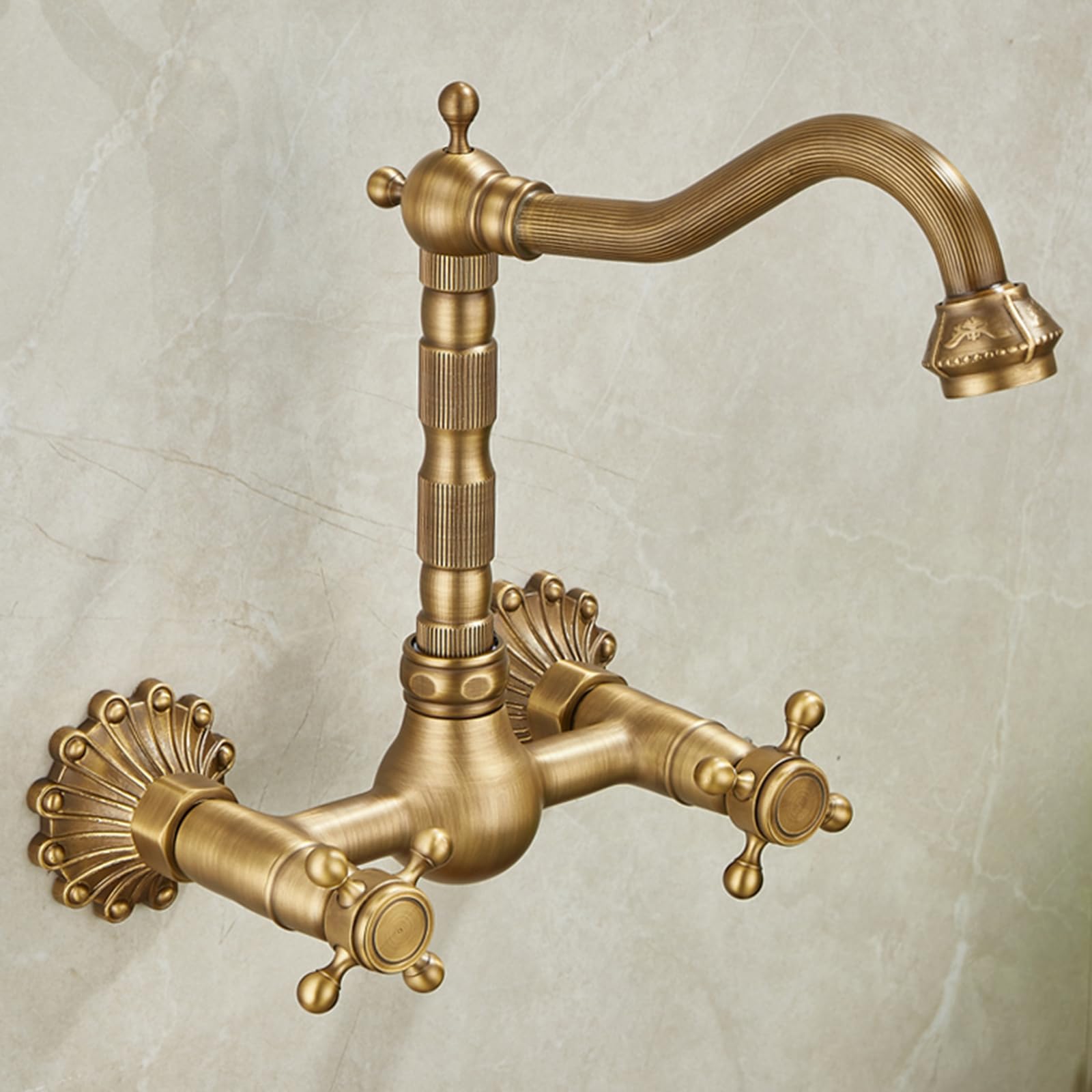 Mitigeur de lavabo mural rotatif pour une salle de bain rétro chic