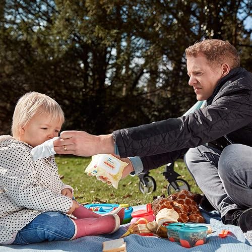 Miniatura 6 de Johnson's Baby Toallitas limpiadoras para manos y cara para eliminar el 95% de los gérmenes y la suciedad de la piel, toallitas prehumedecidas