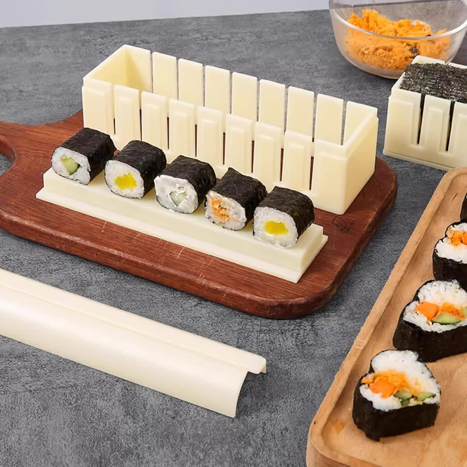 Sushi Making Kit,Plastic Sushi Maker Tool Round Type Sushi Rice Roll Mold Shapes & Spatula DIY home Sushi Tools (Round Type)