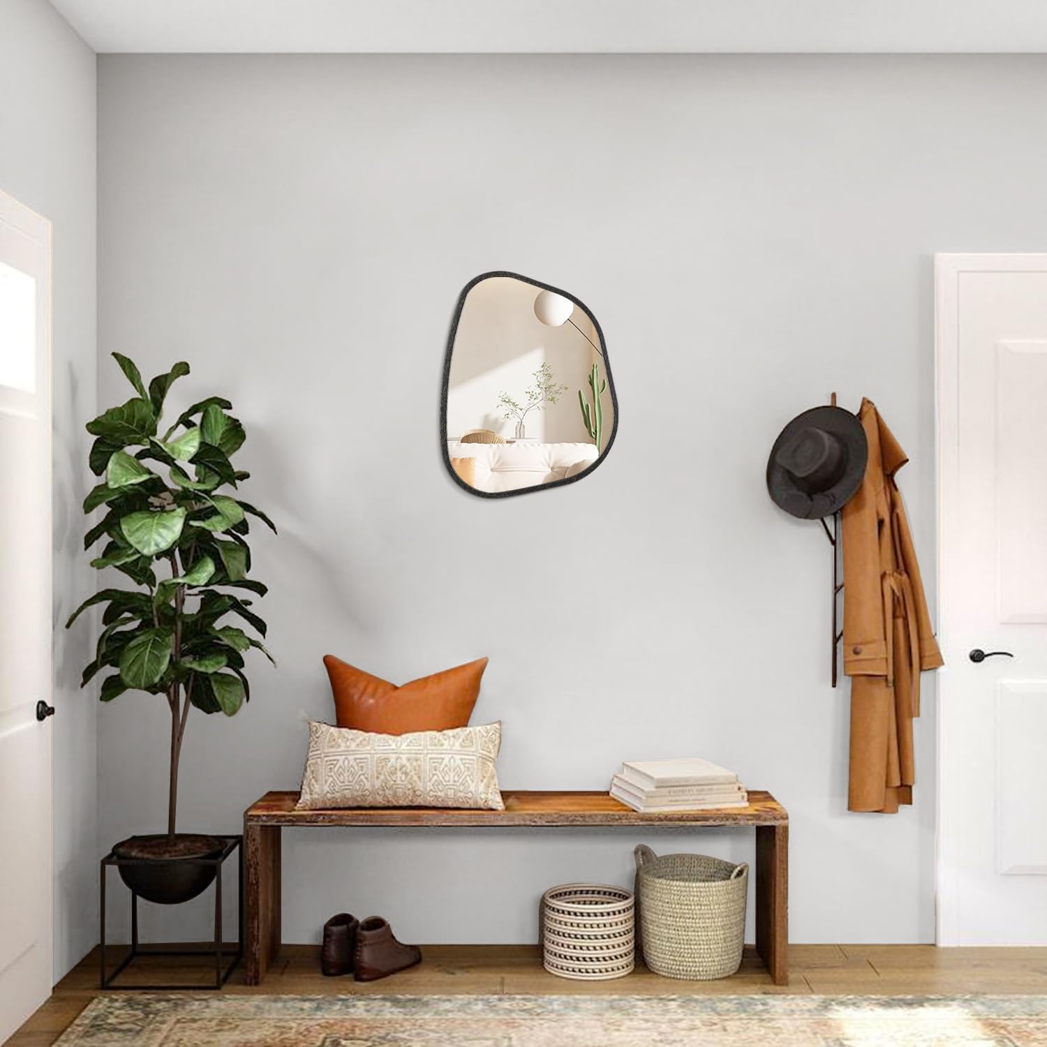 Americanflat Asymmetrischer Spiegel In Braunem Sycamore – 61 X 61 Cm, Unregelmäßiger Wandspiegel Für Badezimmer, Wohnzimmer, Eingangsbereich Und Dekorativer Spiegel Für Schlafzimmer