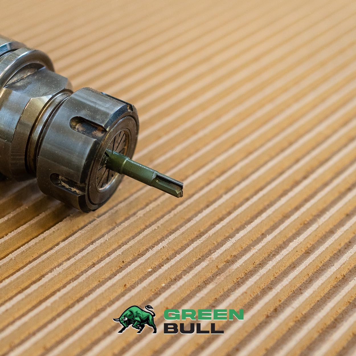 Fraiser Green Bull - fresa multimateriale con taglienti in diamante per taglio e scanalatura, gambo 8mm, diametro 8mm, profondità utile 12–25mm - per legno, plastica, leghe leggere