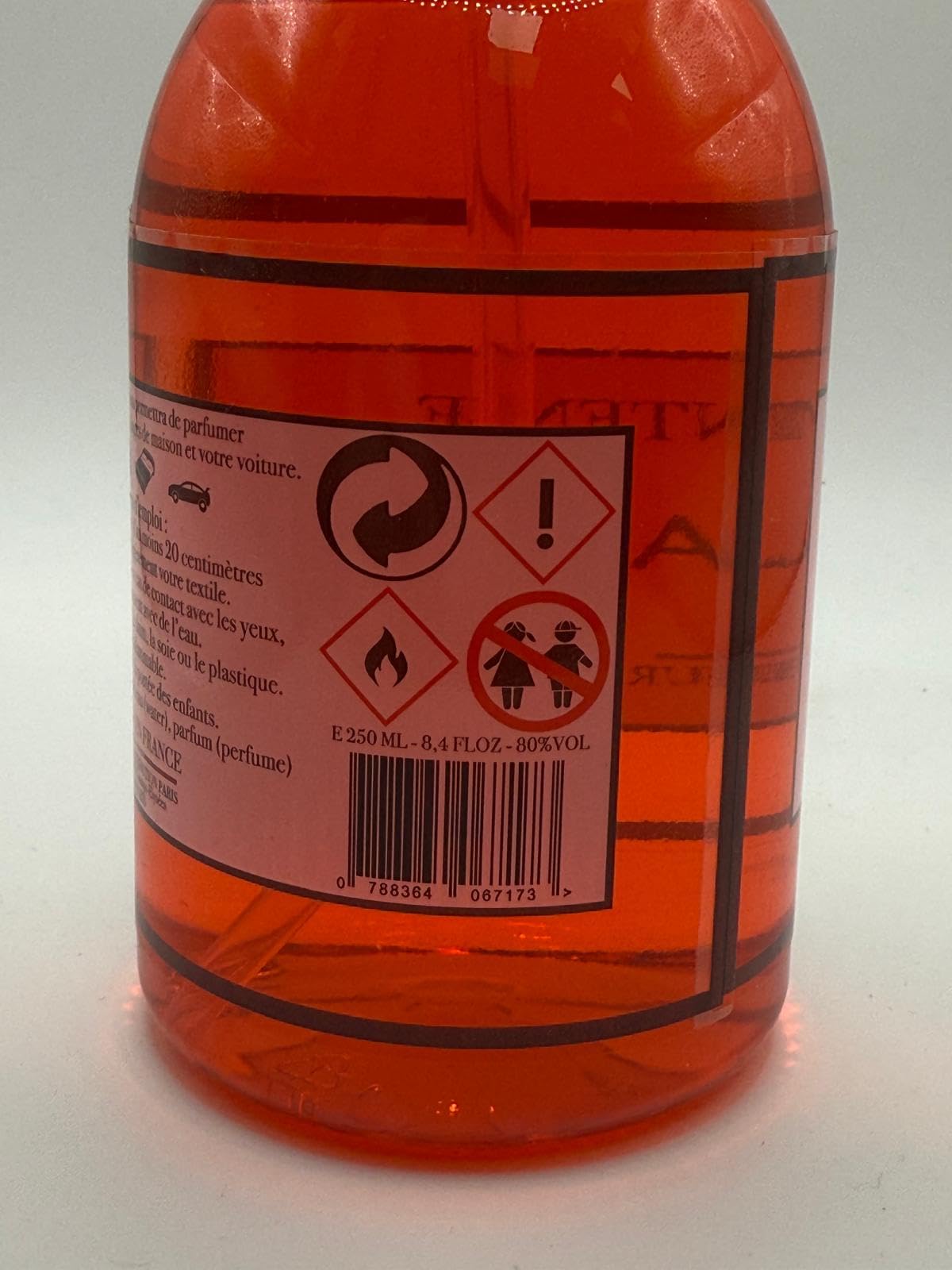 Bakara Spray Textile et Désodorisant d'Intérieur, Collection Intense, Parfum Ambré Épicé, 250 ml, pour Maison, Rideaux et Canapés