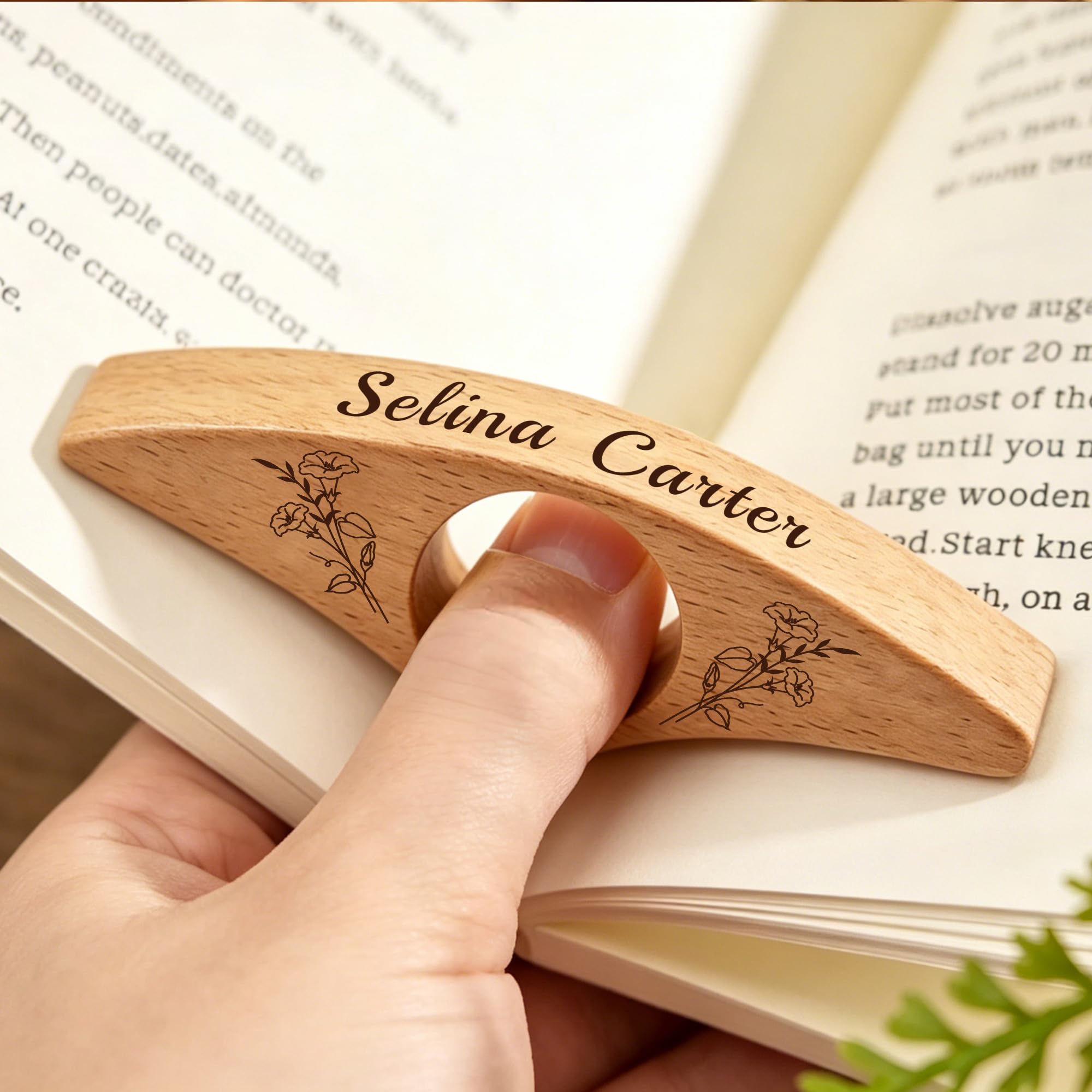 EDSG Personalised Book Page Holder, Wooden Thumb Book Page Holder with Birth Flower, Reading Accessories Bookish Gifts for Book Lovers Readers Teachers Birthday Graduation Christmas (Beech Wood)