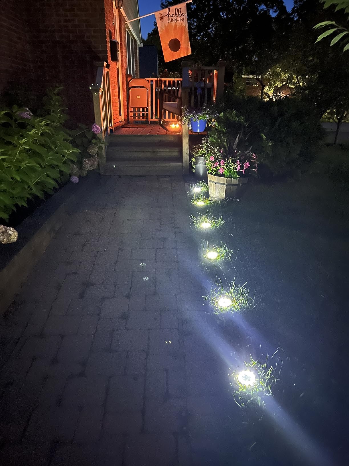 Luces solares para exteriores, paquete de 12 luces solares para terraza, luces solares de suelo para paisaje, césped, terrazas, caminos, escaleras, vallas, decoraciones de jardín (blanco brillante)