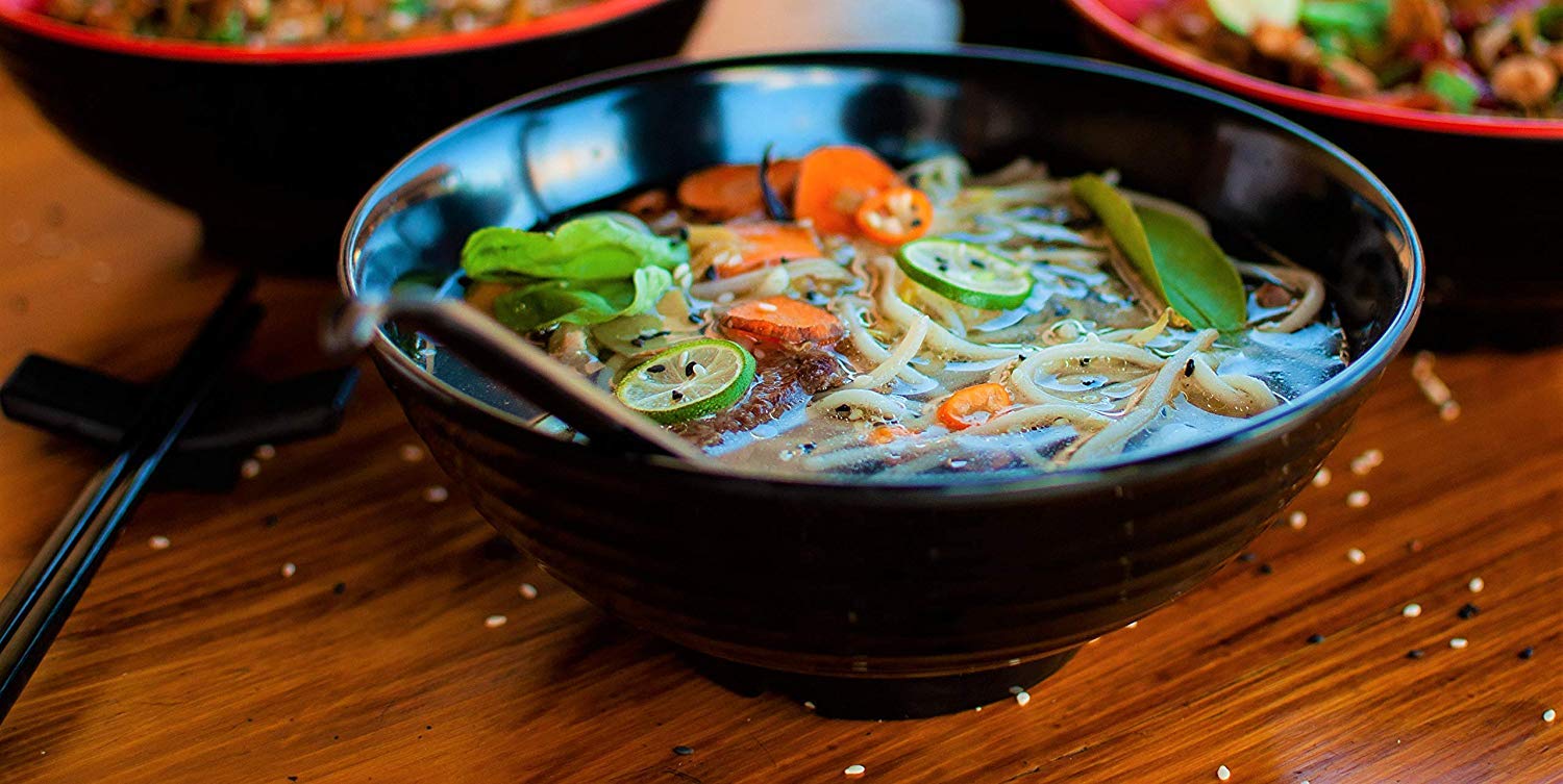 Juego de 2 tazones para Ramen, Estilo asiático japonés, con cucharas y Palillos, de melamina de Calidad de Restaurante, Ideal para pho, Fideos, Udon y Cualquier Otra Comida tailandesa. Ideales para s