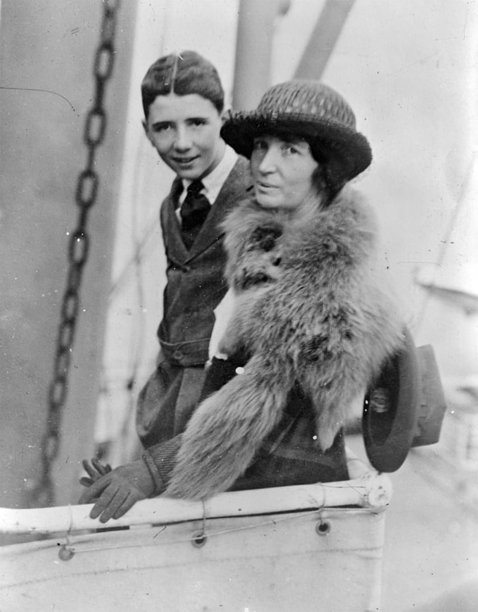 Serendipitp No Frame Retro Picture Poster Wall Art Pictures Painting Margaret Sanger And Her Older Son Stuart In Japan By George Grantham Bain Wall Art Canvas Print For Wall Decor 60X90cm