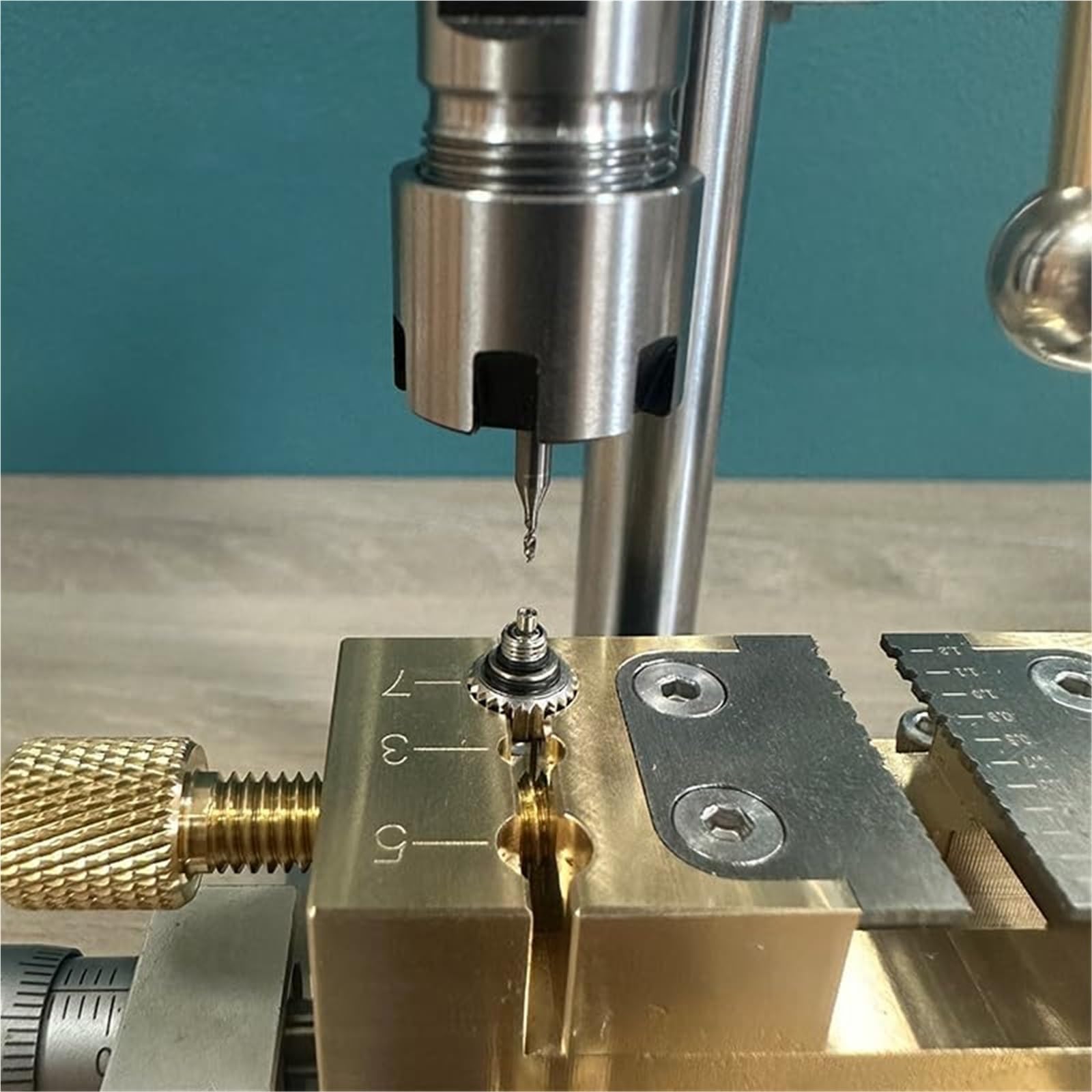 Presse de précision pour la réparation de montres et la fabrication de bijoux, vitesse variable, tension réglable, outil d'artisanat idéal pour horlogers et bijoutiers