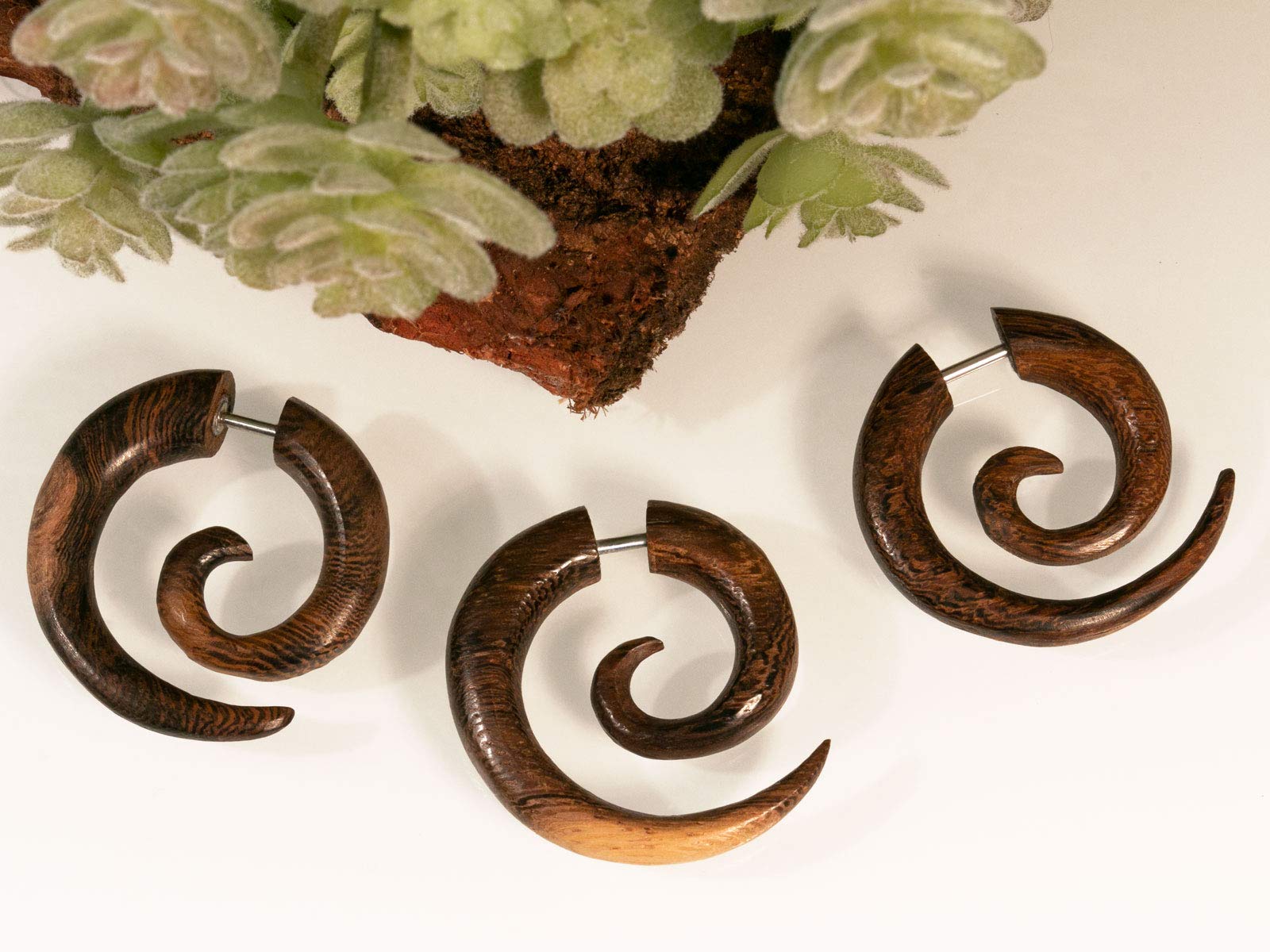 Fly Style 1 Paar Fake Piercing Spirale - Ohrring aus Horn, Knochen oder Holz mit Schraubverschluss