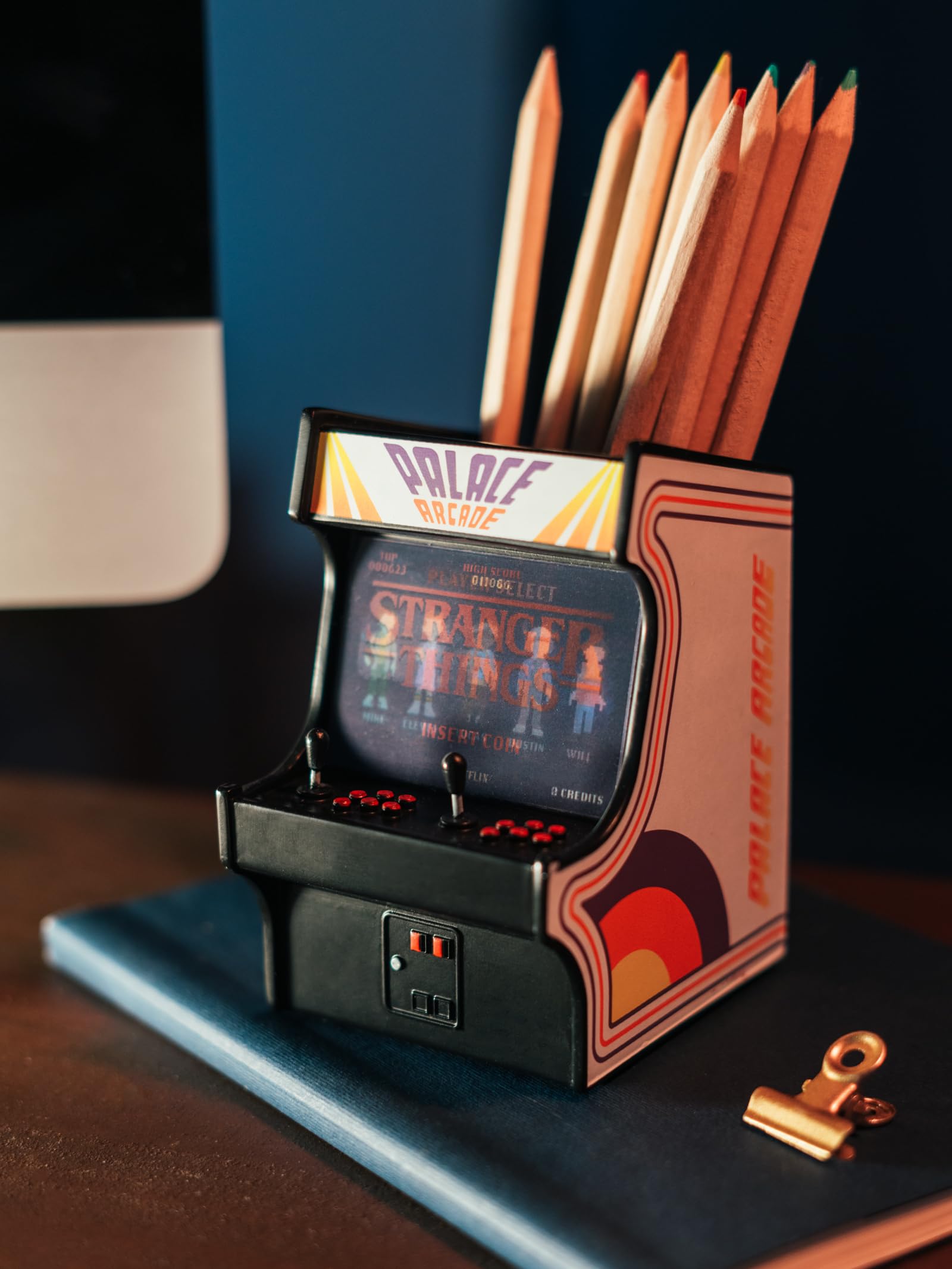 Grupo Erik Stranger Things Pen Holder | Pen Holder For Desk, Pen Pot, Pencil Pot, Pencil Holder | Desk Organiser, Desk Accessories | Gamer Gifts, Gaming Desk Accessories