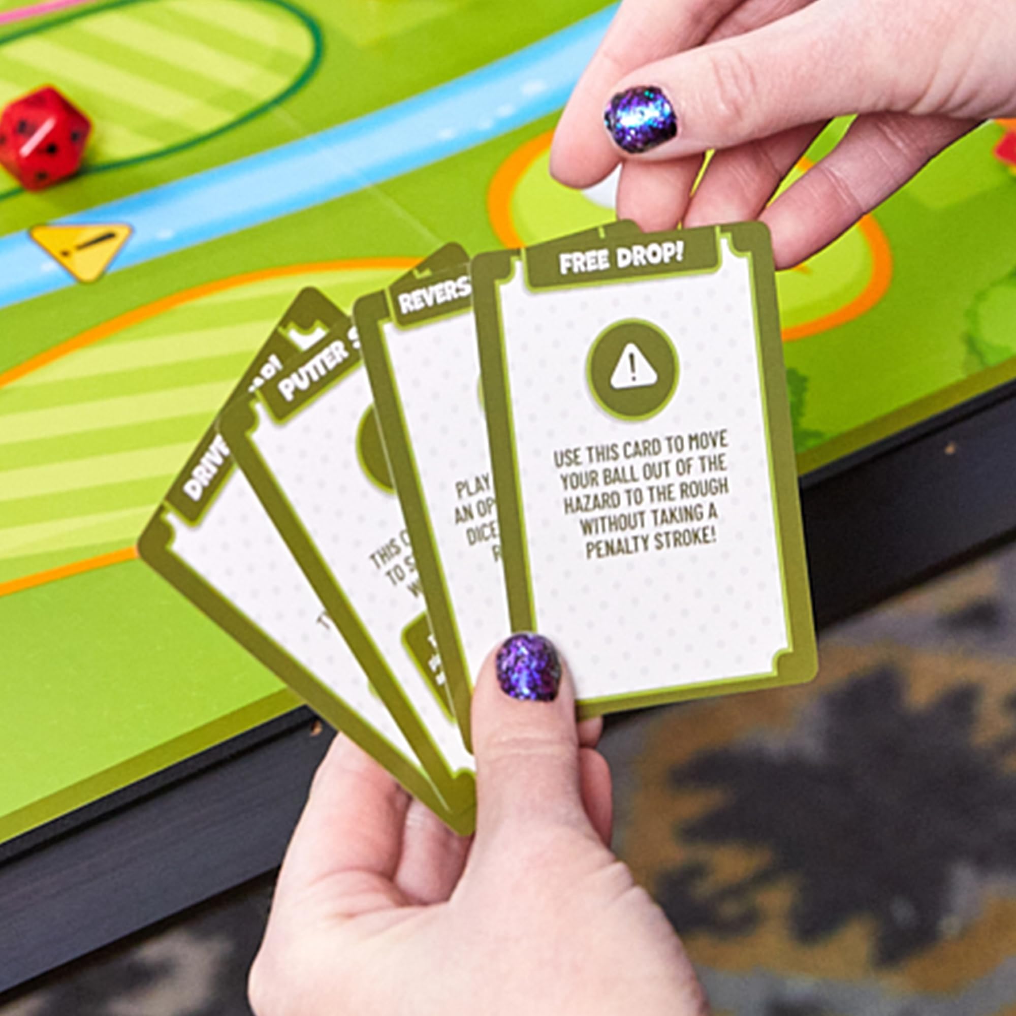 Hackers & Bombers Golf-Brettspiel – Spielen Sie Golf ohne das Haus zu verlassen – Spielen Sie als verschiedene Charaktere – rollen Sie die Würfel und spielen Sie den Platz
