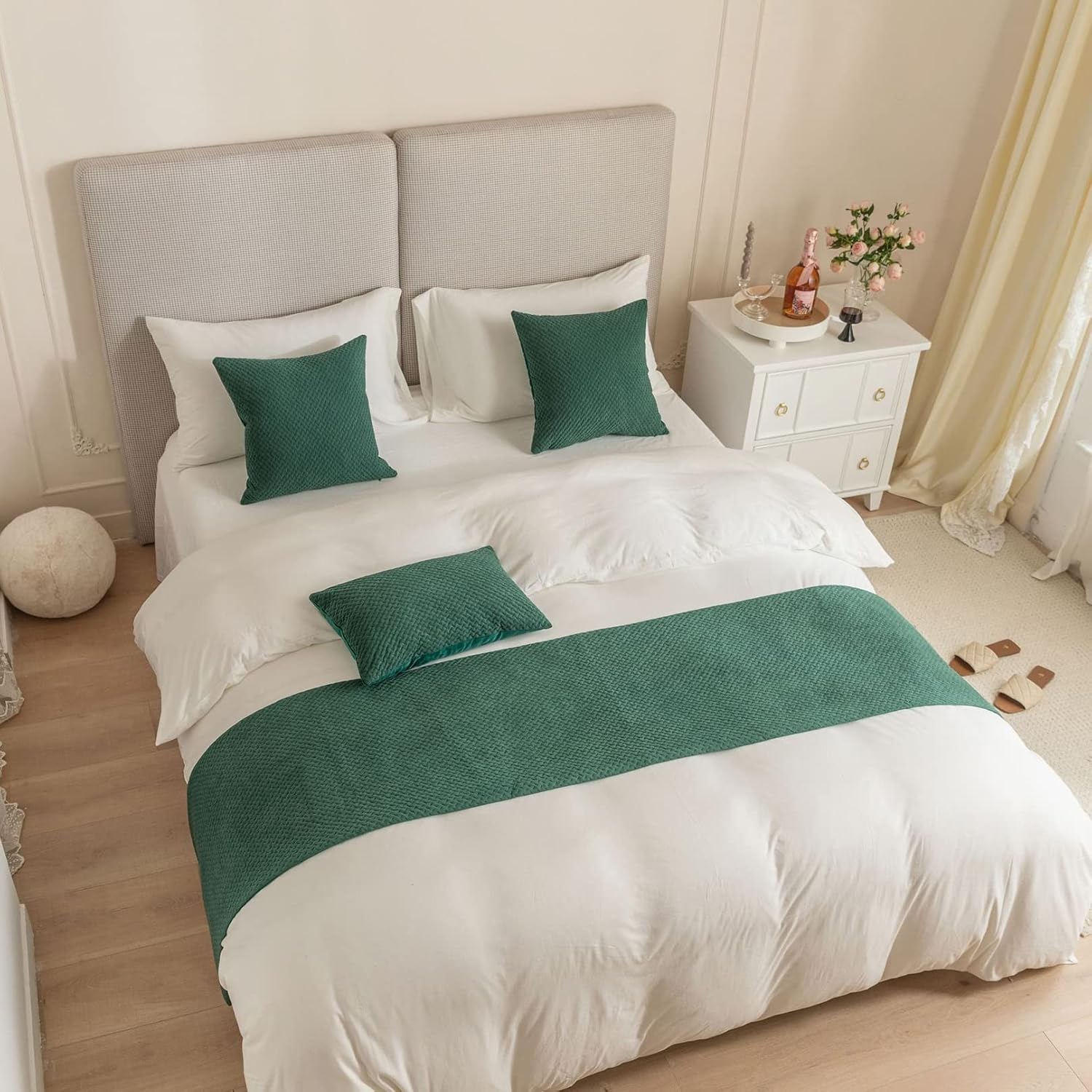 Irregular Jacquard Bed Scarf, Velvet Bed Runner Double-Sided Bedding Decor Towel Bedspread Throw Cover for Hotel Bedroom, Pink, 45 * 240cm for 1.8m Bed