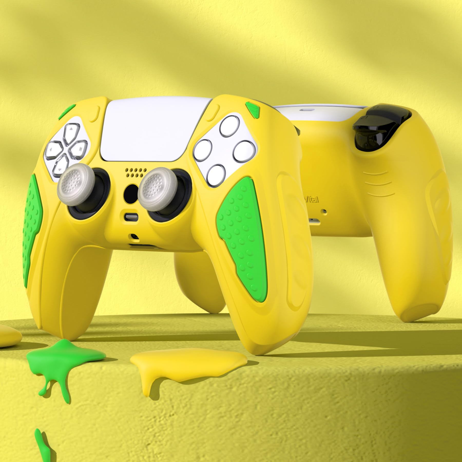 PlayVital Funda de Silicona para ps5 Mando - Carcasa de Goma Antideslizante con Tapas para Joysticks, Protector Tacto Suave, Accesorio Compatible con ps5 - Edición Knight (Leyenda Amarilla & Verde) - 2