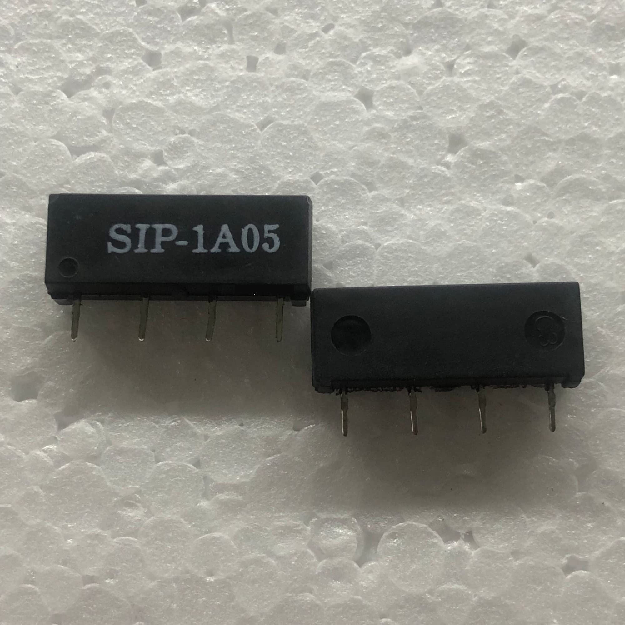 Elektronische Teile 5PC Trocken-Reed-Relais 4PIN 5V Relais SIP-1A05 Reed-Schalter-Relais for Relais DC-Widerstand