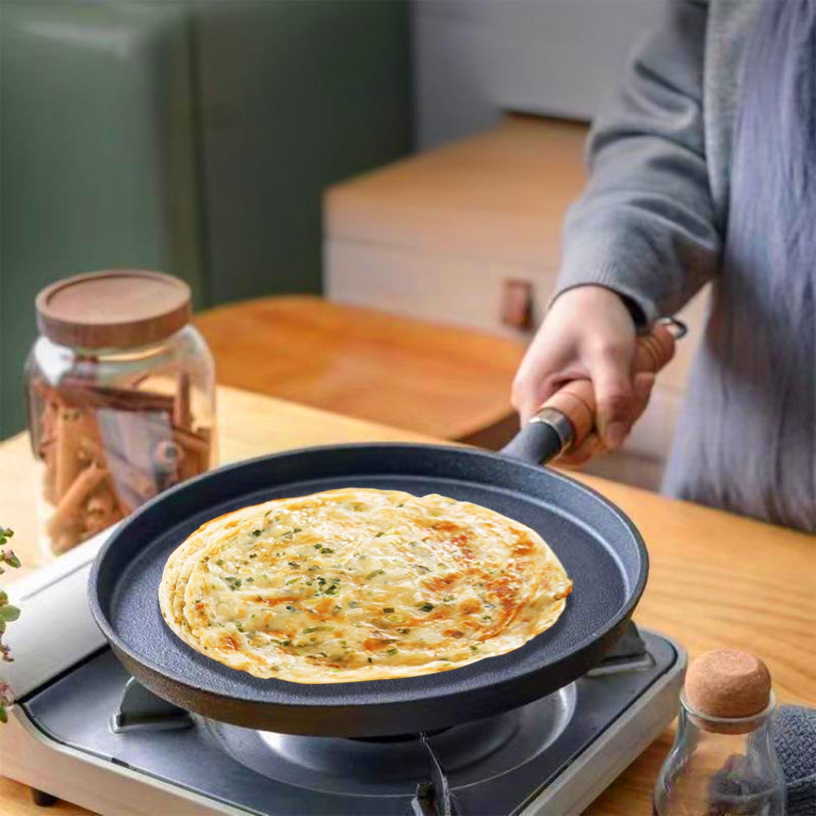 Patelnia żeliwna, 20 cm, bez powłoki, żelazna patelnia, uchwyt z litego drewna, patelnia, patelnia grillowa, do kuchenek indukcyjnych, do użytku na gaz, grill, kemping i do kuchni na