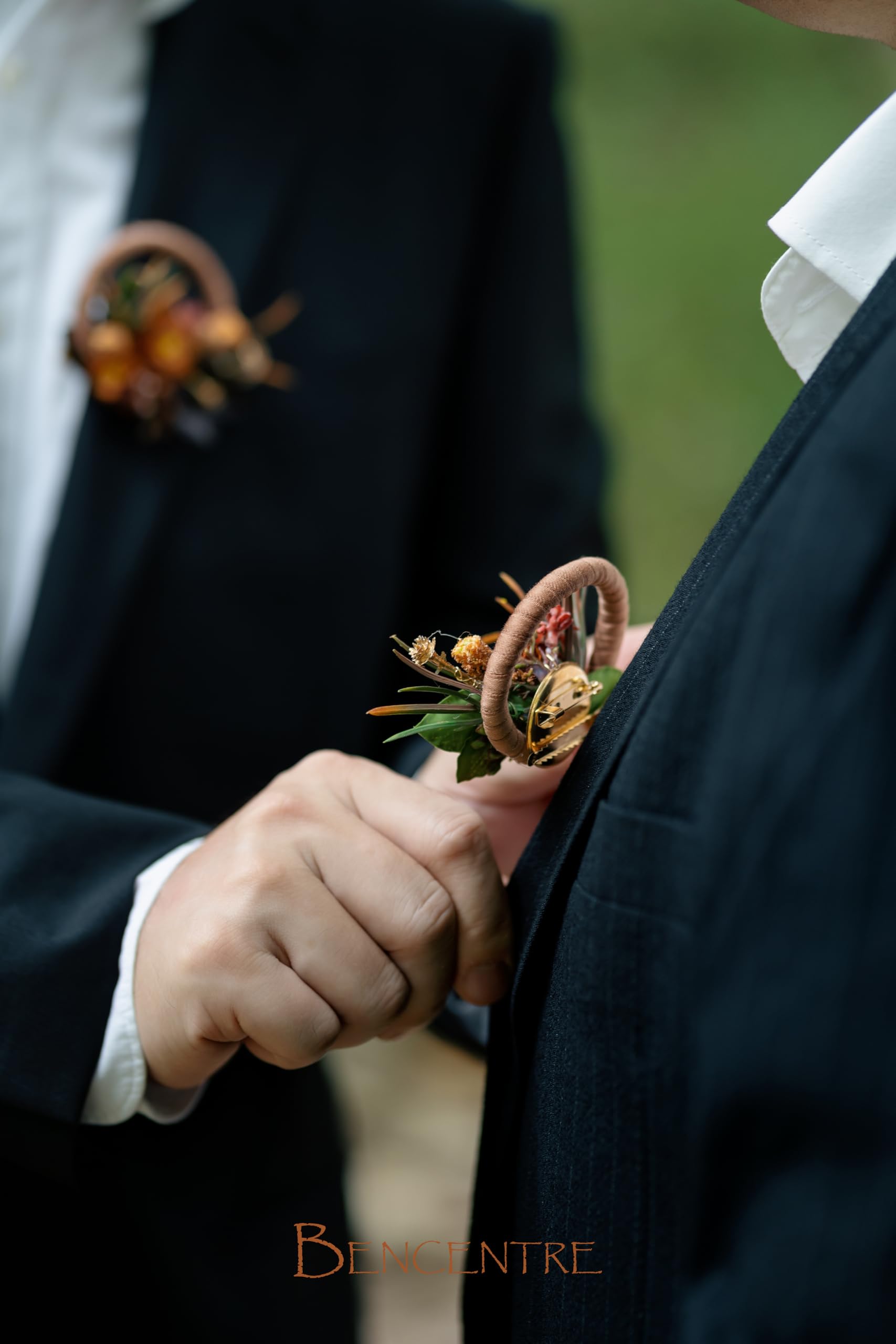 Boutonniere rotondo in terracotta per uomo, boutonnieres, boho, bouquet, sposo e testimoni dello sposo, per cerimonie di nozze, anniversari, cene formali e serate di laurea (set da 6)