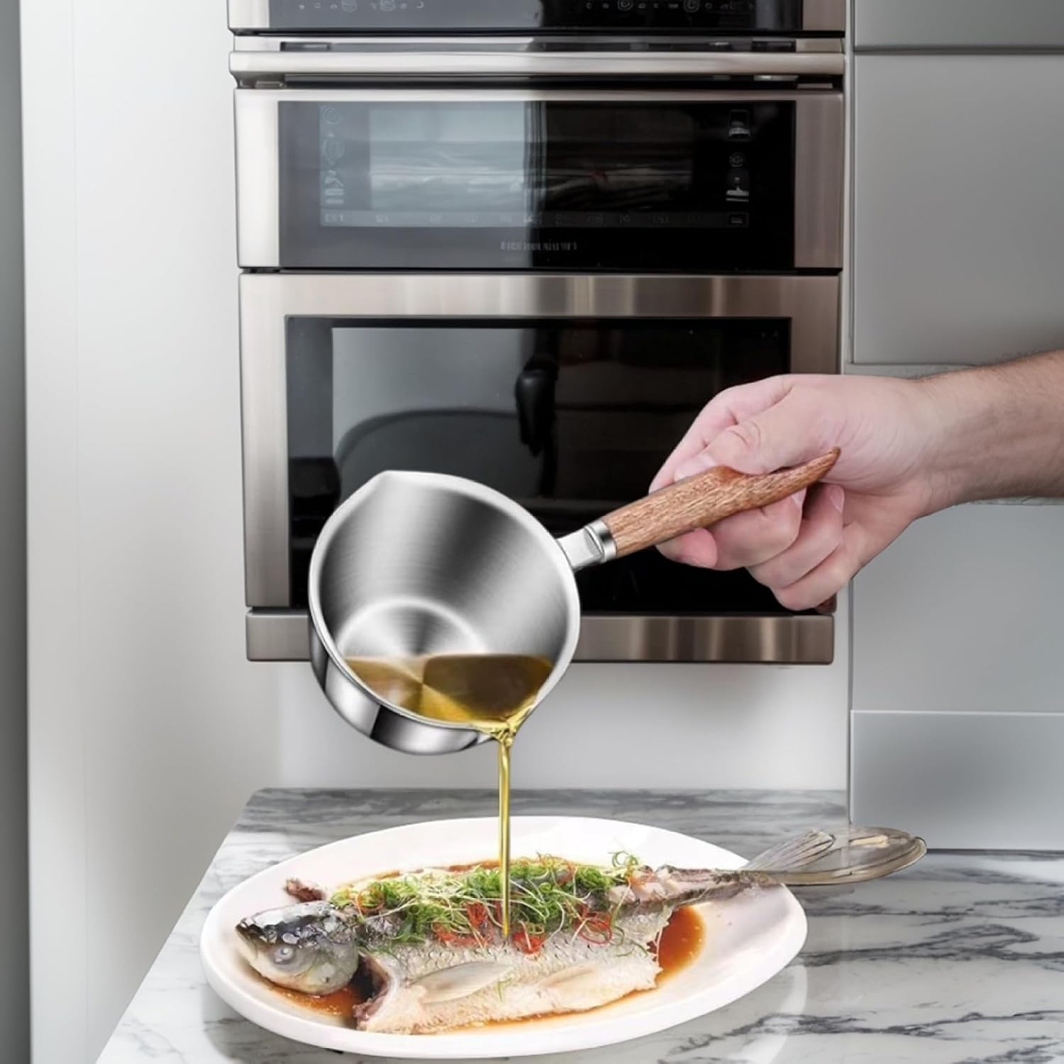 Small Sauce Pan 500ml Stainless Steel Mini Pot Butter Warmer Mini Pan with Wooden Handle & Hanging Rope Sauce with Pour Spout for Cooking Hot Oil, Butter Melting