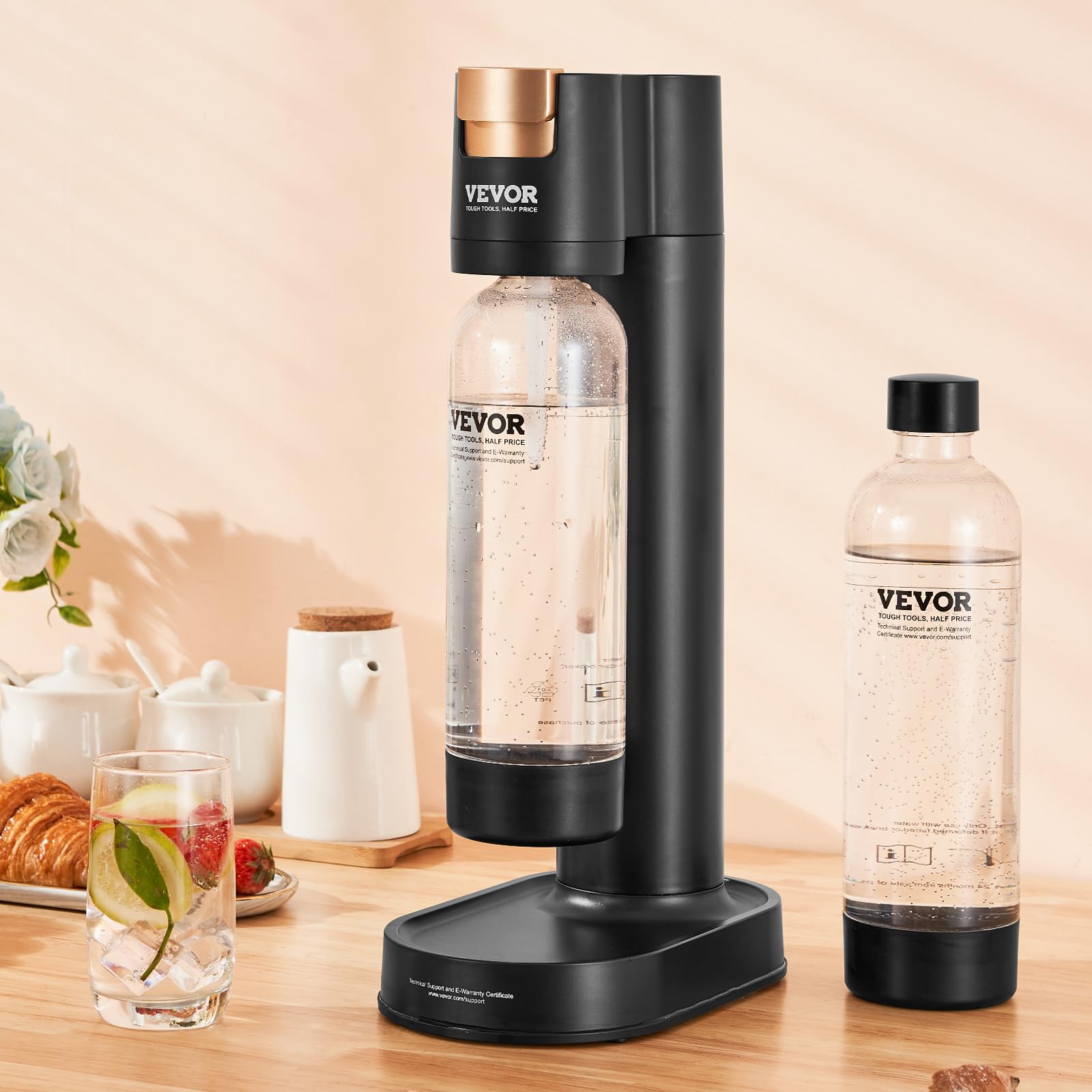 VEVOR Machine à eau gazeuse, machine à eau pétillante et soda pour gazéification domestique avec 2 bouteilles PET de 1 L sans BPA, compatible avec le cylindre de CO2 60 L à visser (non inclus), noir
