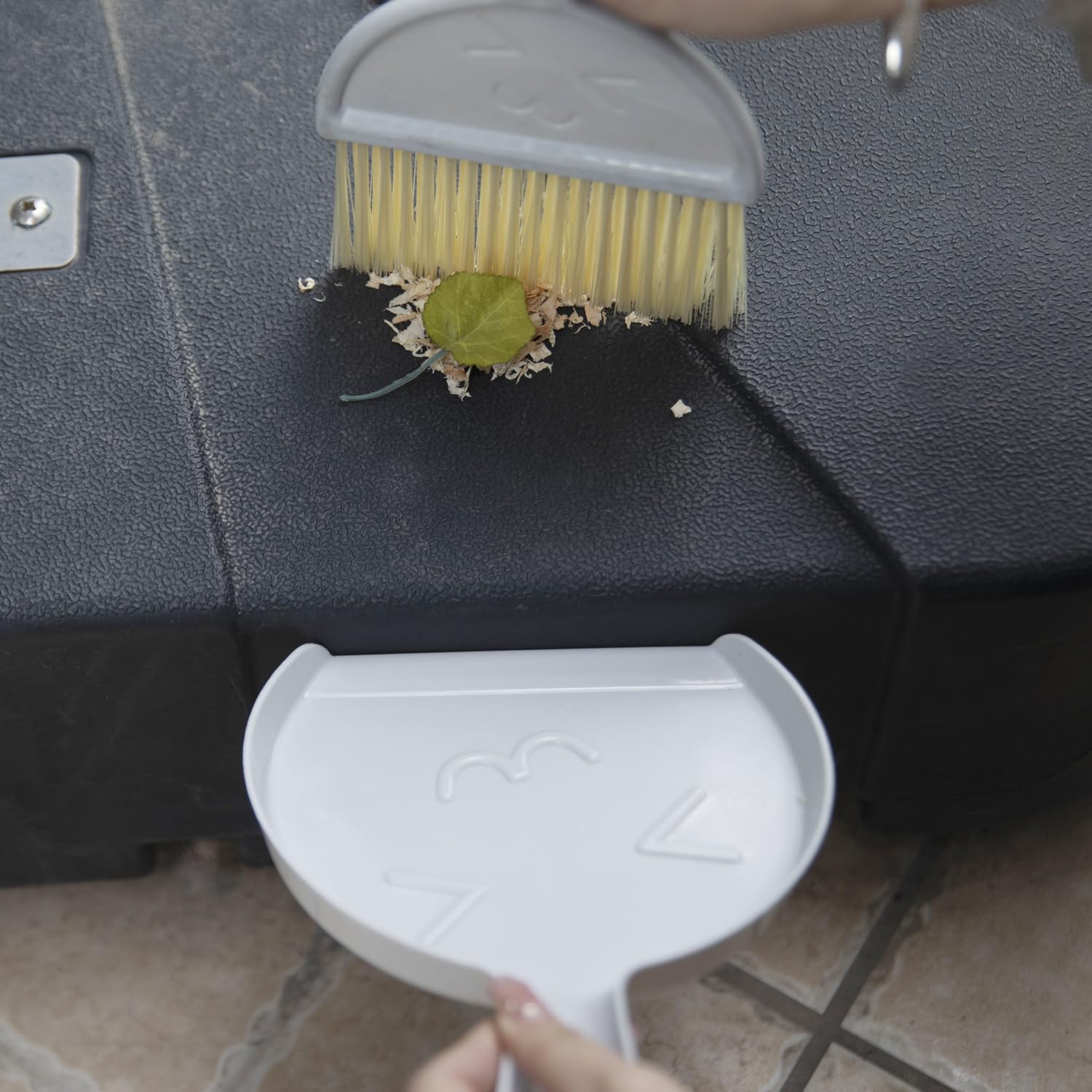 Mini Broom and Dustpan Set Plastic Gray, Mini Dustpan and Brush Set, Whisk Broom and Dustpan Set for Table Desktop Counter Drawer Keyboard Office Home Car Cleaning Small Animals