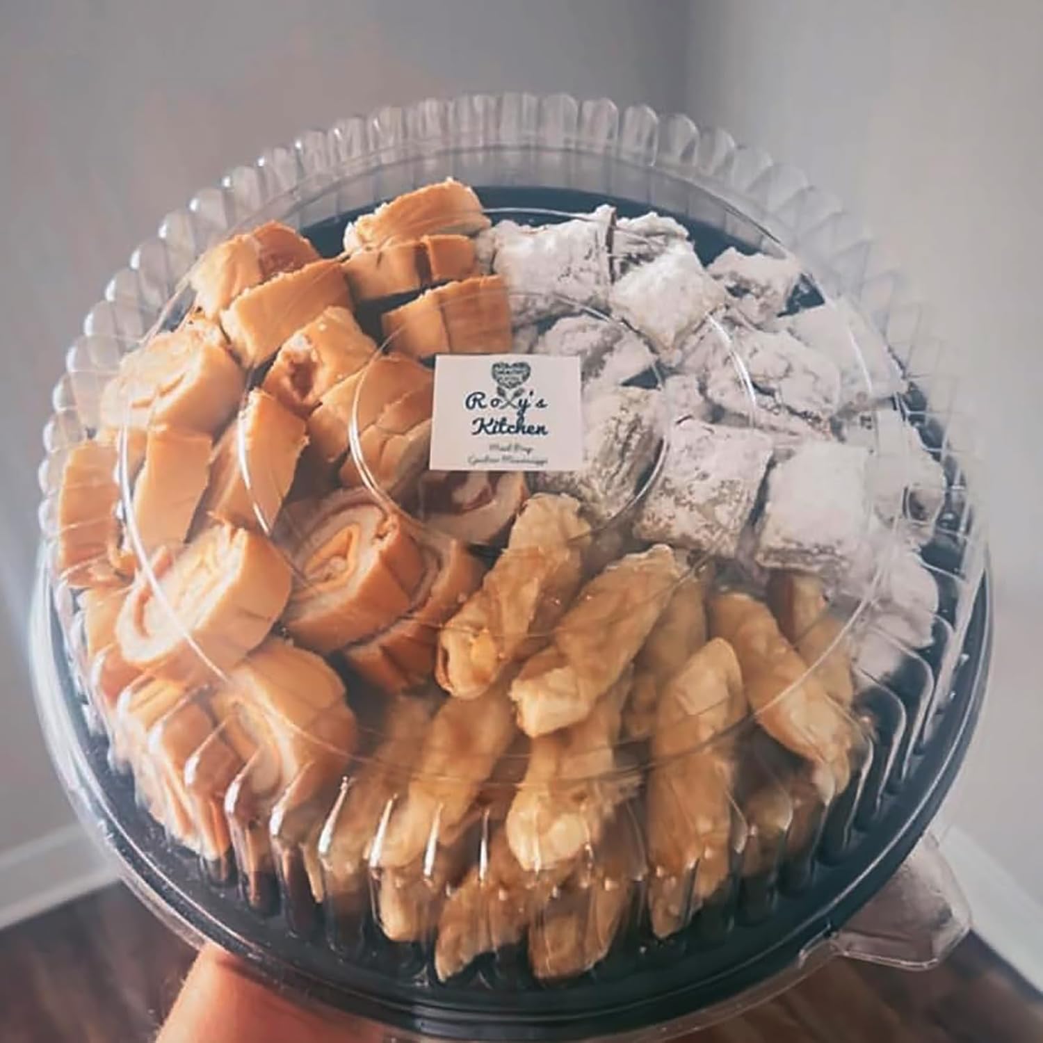 Frcctre 12 Pack 12 Inch Plastic Serving Tray with Lid, Disposable Plastic Food Serving Platters with Clear Dome Lids, Stackable Round Trays for Party, Takeout Food, Catering, Picnic