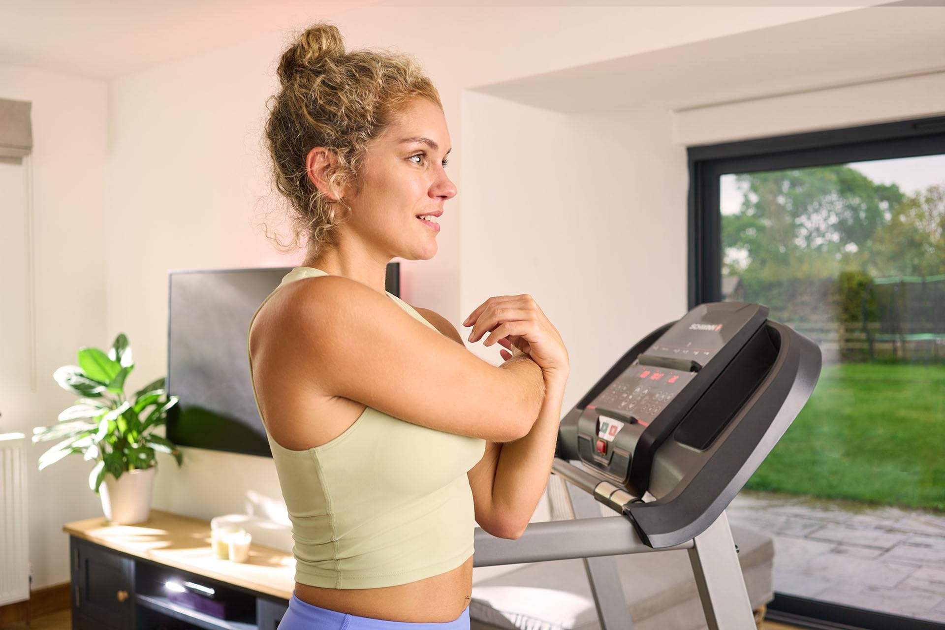 Schwinn Laufband Serie – elektrisch klappbar mit Bluetooth FTMS, kompatibel mit JRNY, Zwift & Kinomap – bis zu 18 km/h, SoftDrop, leise für Zuhause