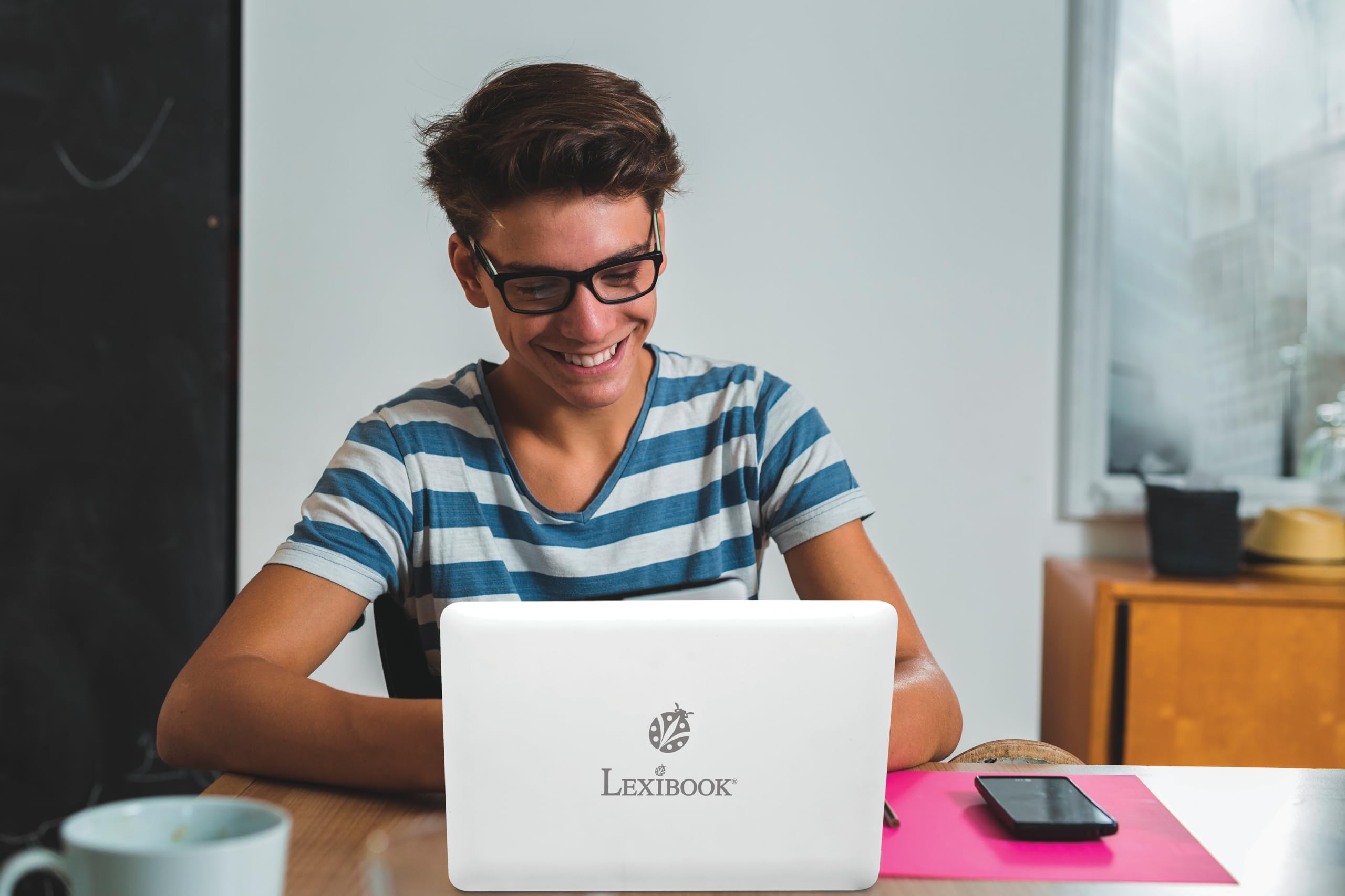LEXIBOOK, LAPTAB® 10, Portátil con Pantalla táctil, Diseñado para Toda la Familia, Contenido Educativo y Divertido, Powered by Android™, Control Parental, Ultrafino y Ligero, español, LT10ES