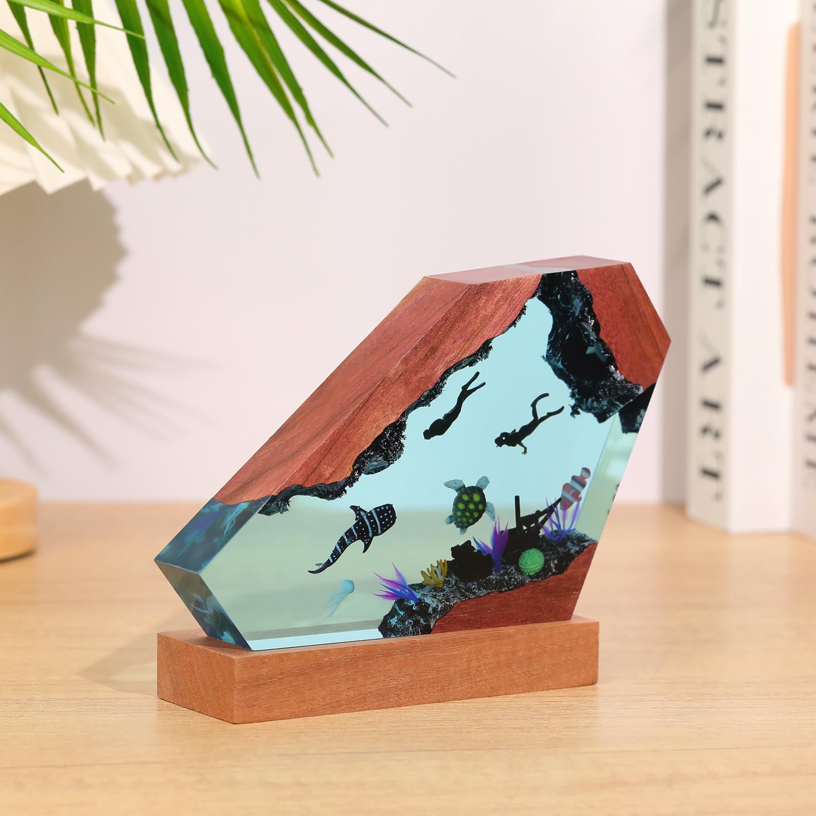 Drawelry Luce Notte Resina Epossidica Paesaggio Sottomarino 3D Artigianale, Decorazion Casa Base Legno, Mini Acquario Marino con Animali Marini Lampada per Cameretta Soggiorno Ufficio (A5)