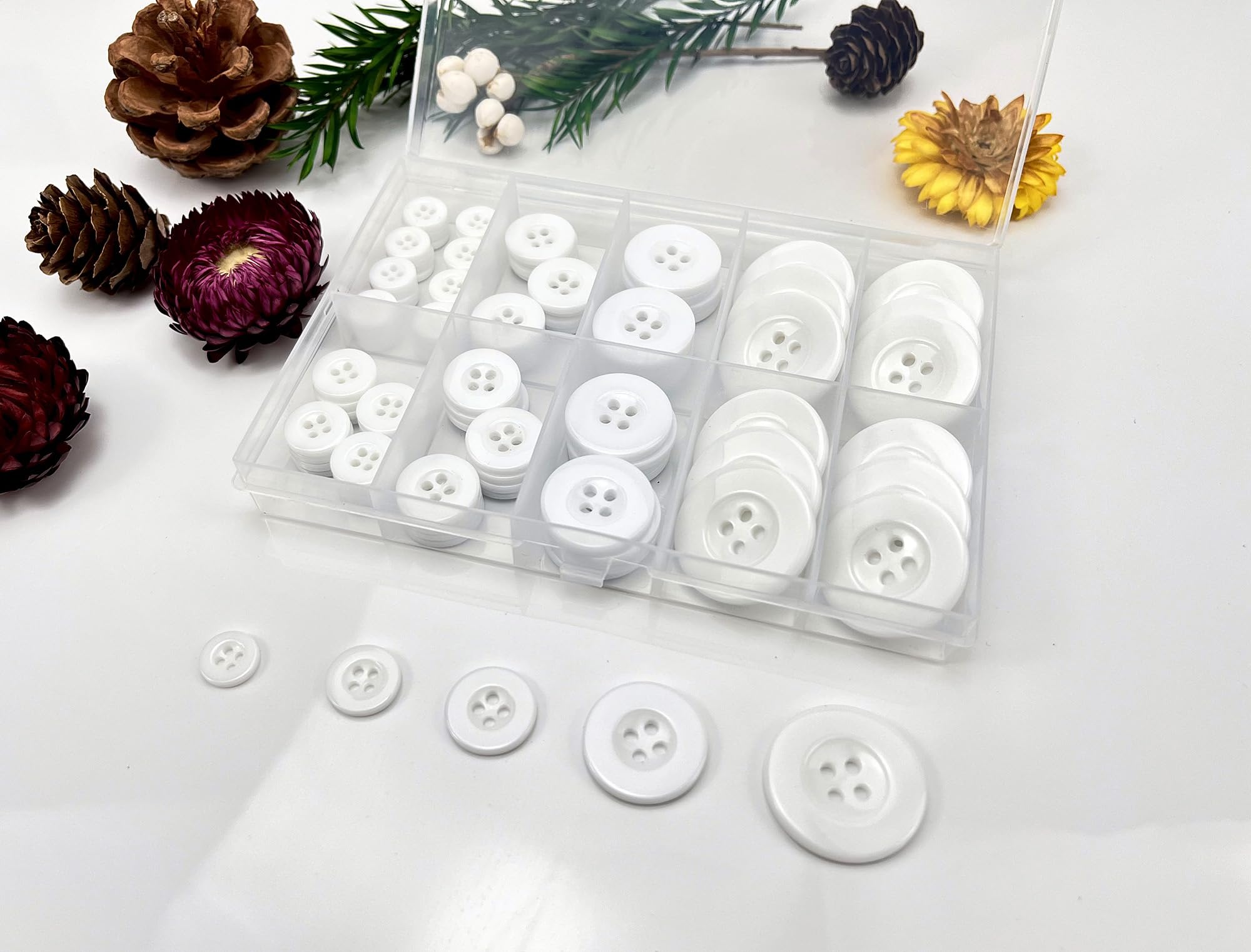100 botones de costura blancos de borde ancho, botones de manualidades de 4 agujeros, 5 tamaños, con caja de almacenamiento de compartimentos, adecuados para costura, botones de camisa de traje,