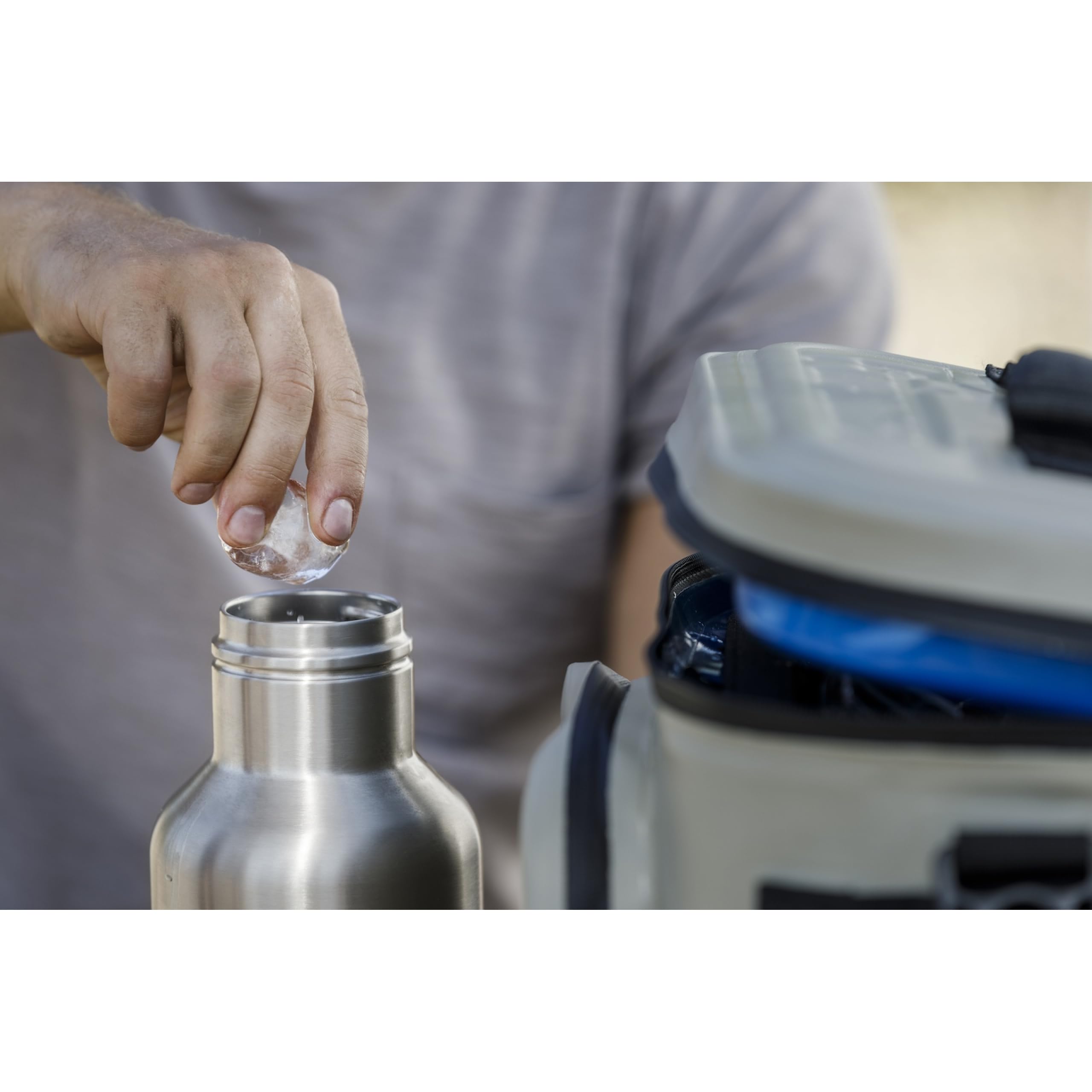 Petromax Isolierflasche 1,5L - Edelstahl Vakuumflasche für Outdoor & | BPA-freie Thermoskanne mit Bambusdeckel, hält 22h warm & 94h kalt, robuster Edelstahl für unterwegs, geschmacksneutral