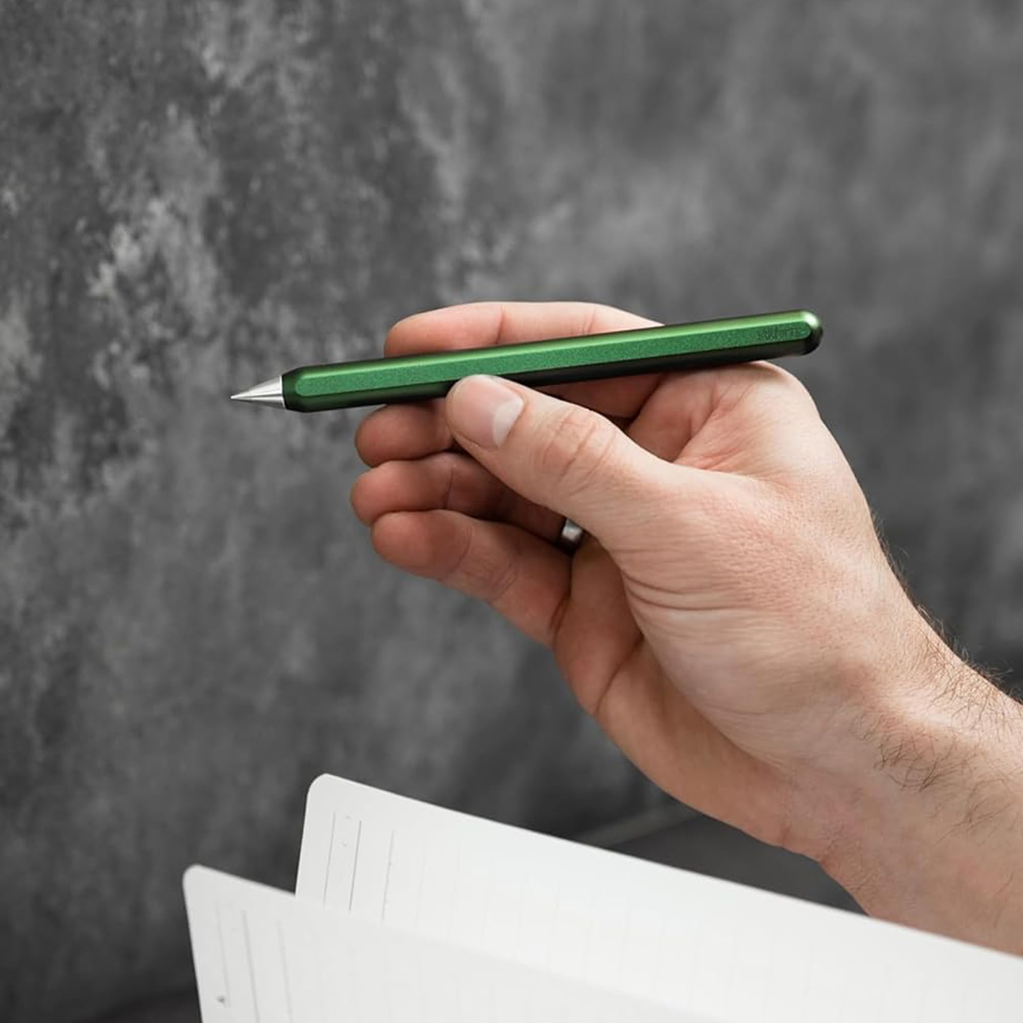 200357 AEON Pure Pencil aus Aluminium - Bleistift mit magnetischer Graphit-Spitze HB zum Wechseln - Aurora Green
