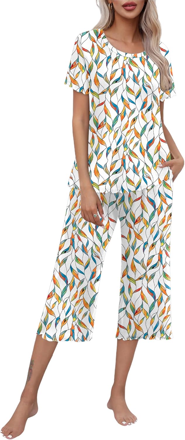 Ekouaer Women's Pajamas Set Short Sleeve Top With Capri Pants Pjs Lounge & Sleepwear Set White with leaves,Small