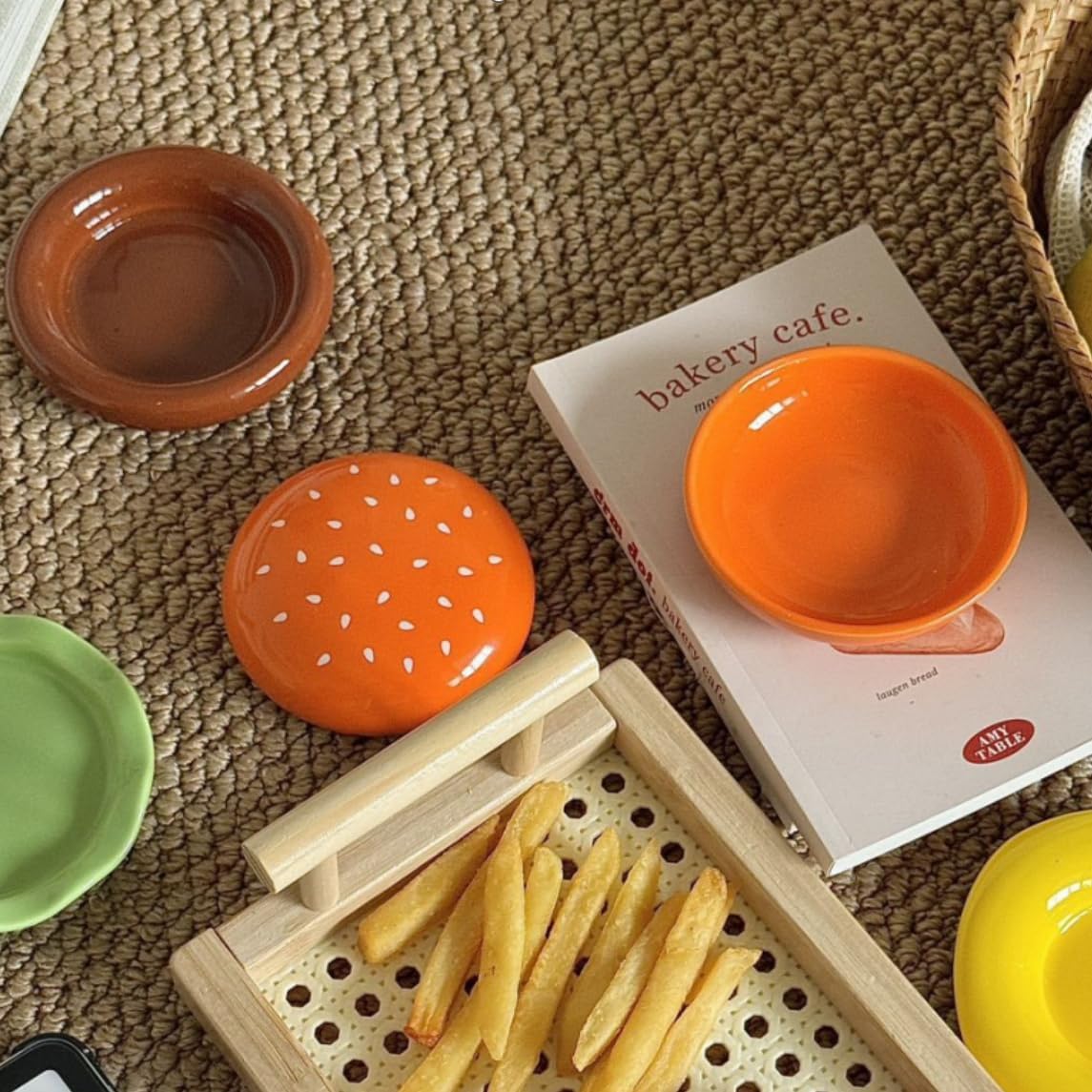 油彩『Burger Set』 Amazon.com: frymmx 6-Piece Stackable Burger Plate Set