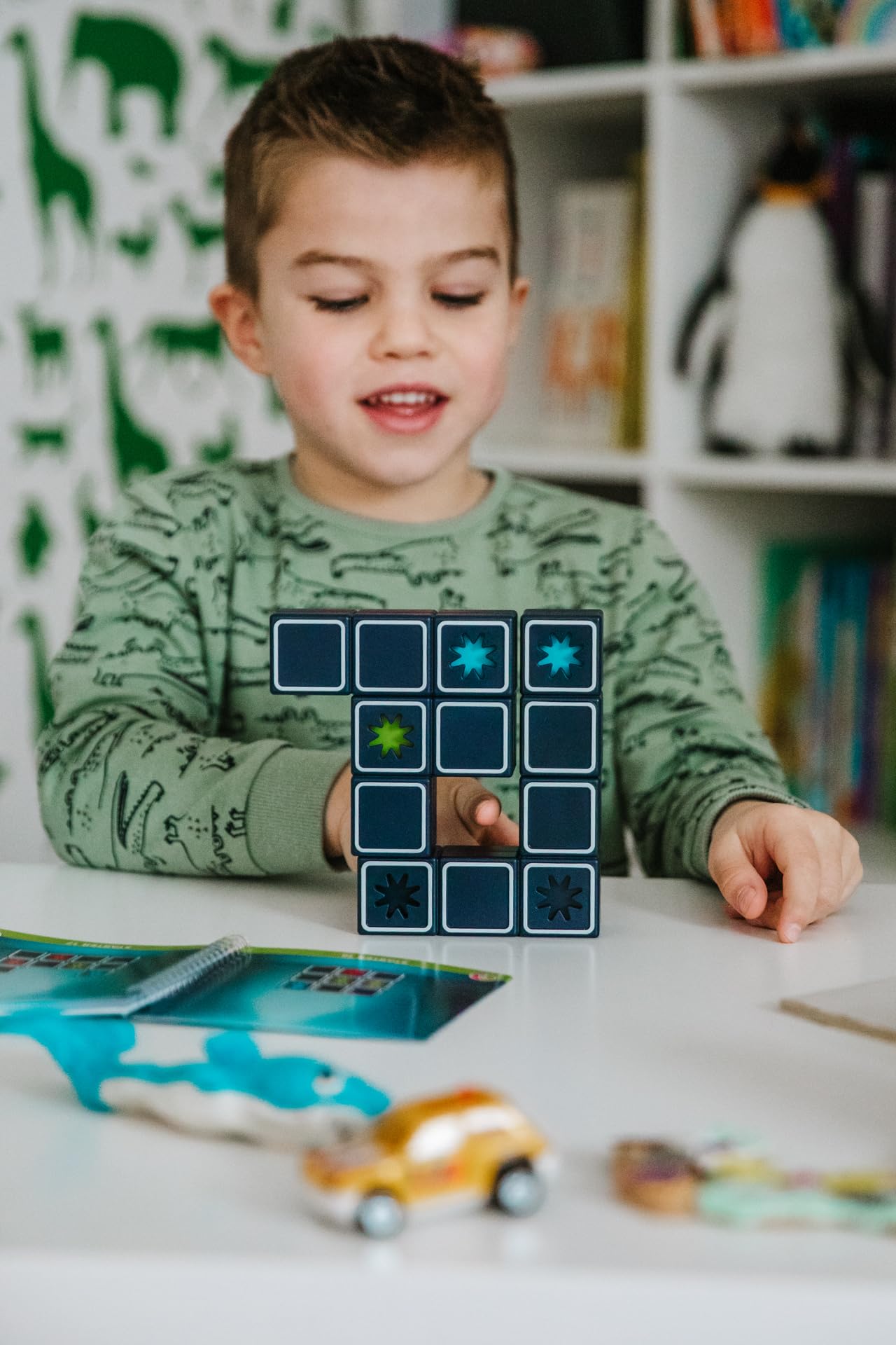 SmartGames - Shooting Stars, Puzzle Game with 80 Challenges, 6+ Years