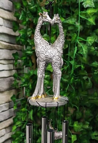 Miniatura 8 de Ebros Gift Safari Madagascar - Figura de dos jirafas abrazadas en el amor, corona superior resonante campanilla de viento con jirafas ornamentales