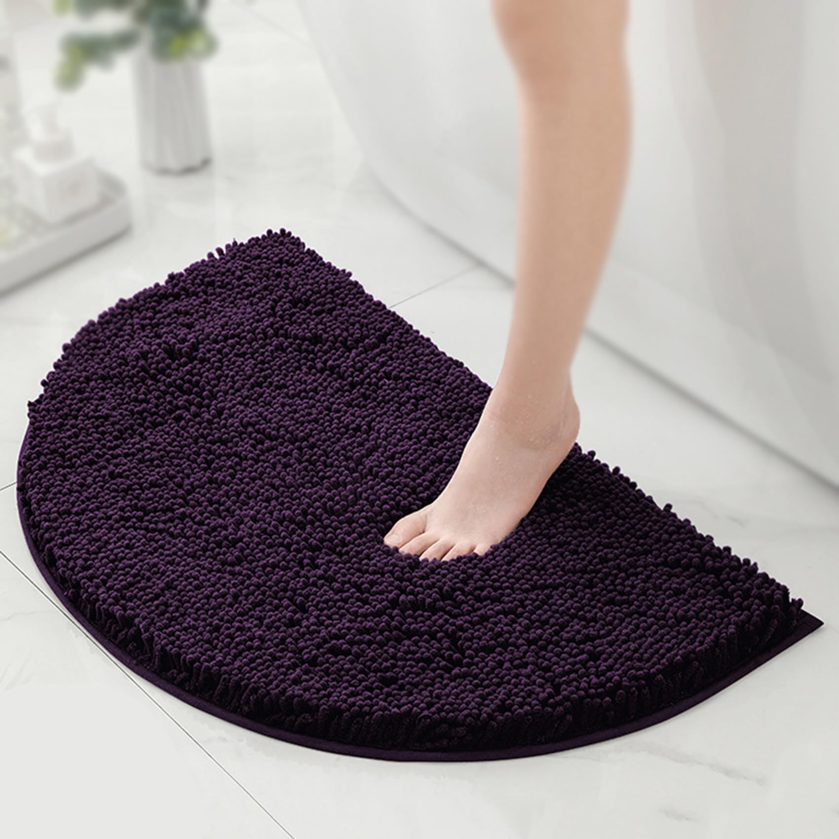 Tapis de bain demi-cercles noir lavable pour en finir avec le carrelage froid