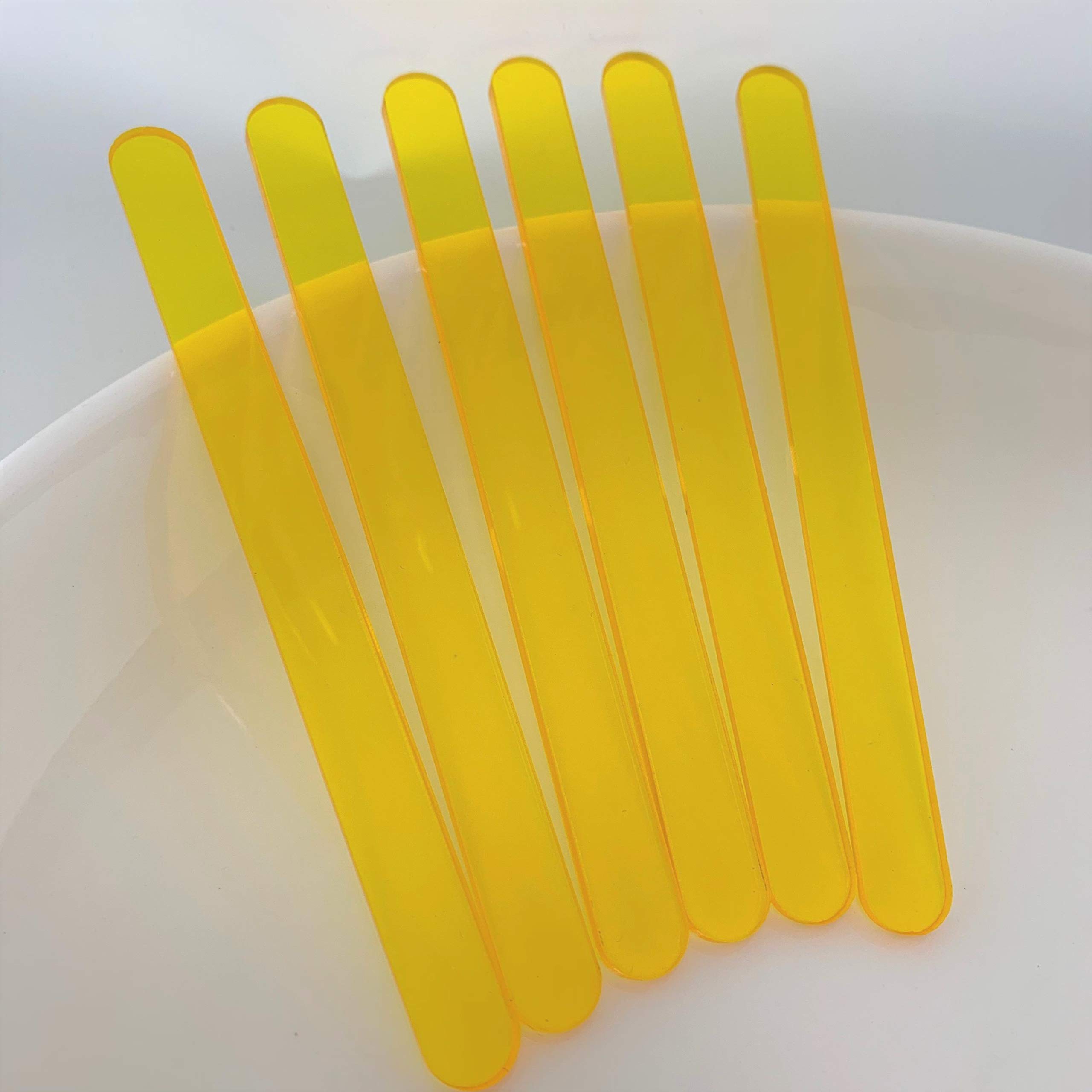 Set of 30 Reusable Acrylic Cakesicle Sticks, Gold Mirror Popsicle Sticks for Party Favors (Translucent Yellow)