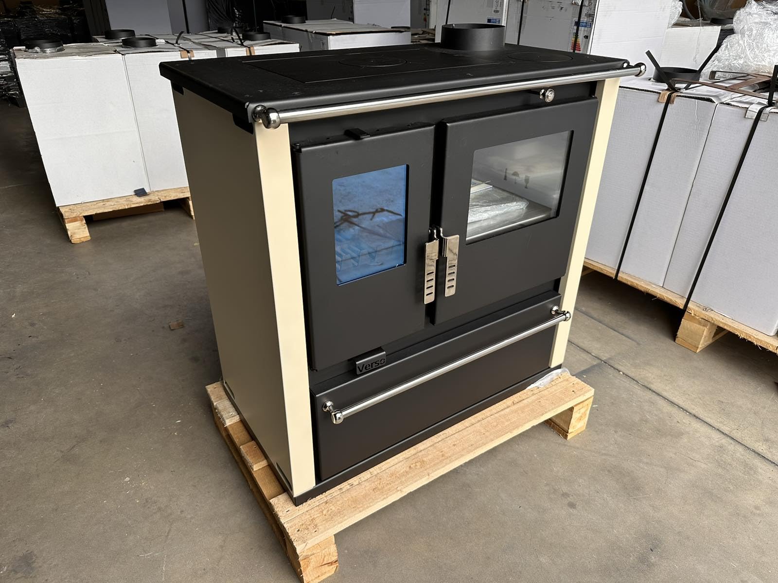 EEK A+ Verso Cs Plus Poêle à bois en inox 7,7 kW avec panneaux latéraux ivoire