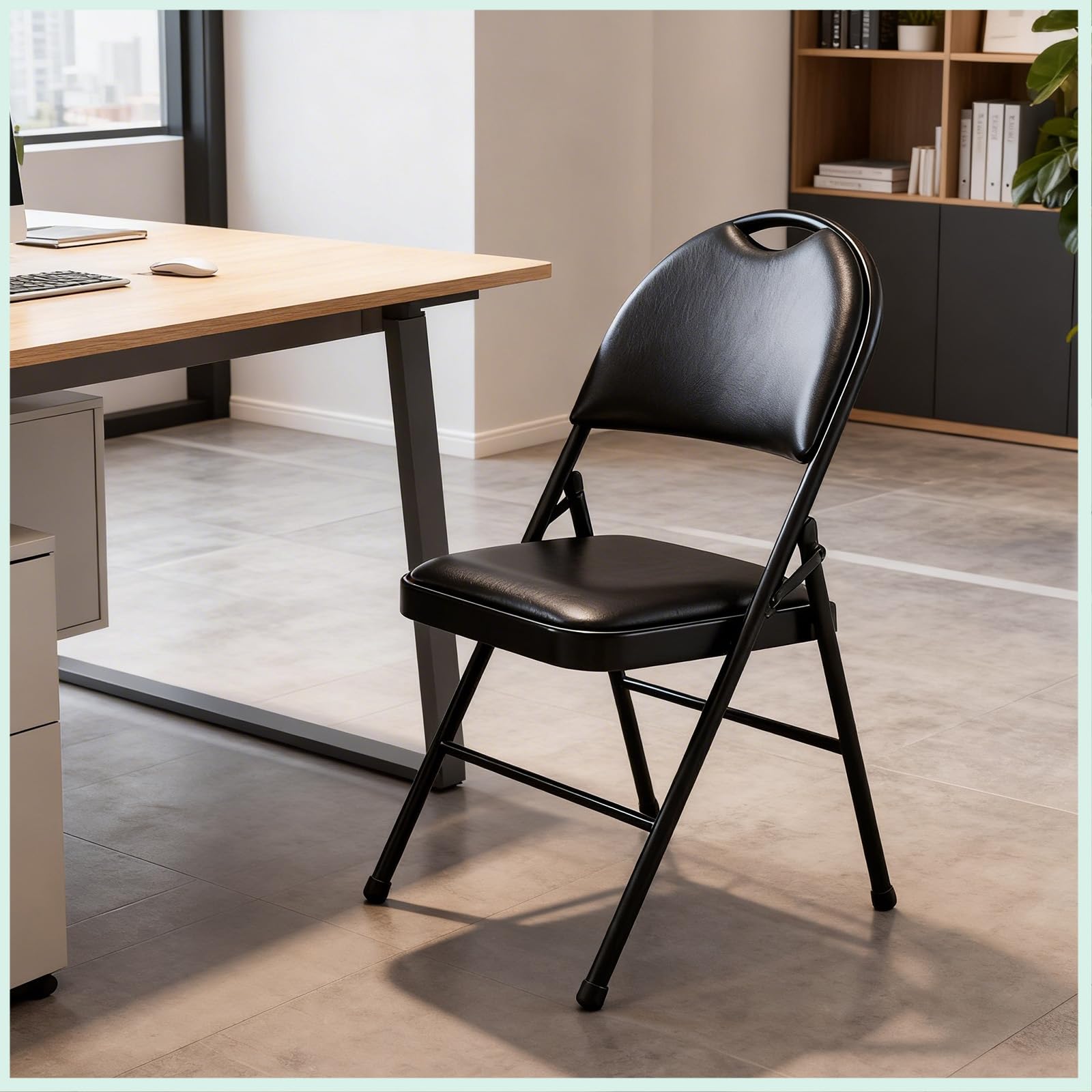 Chaise Pliante en Cuir PU Rembourrée avec Poignée, Siège Portable avec Coussin Épais et Cadre en Métal Solide, Confortable pour Maison, Bureau, Fêtes (4, Noir)