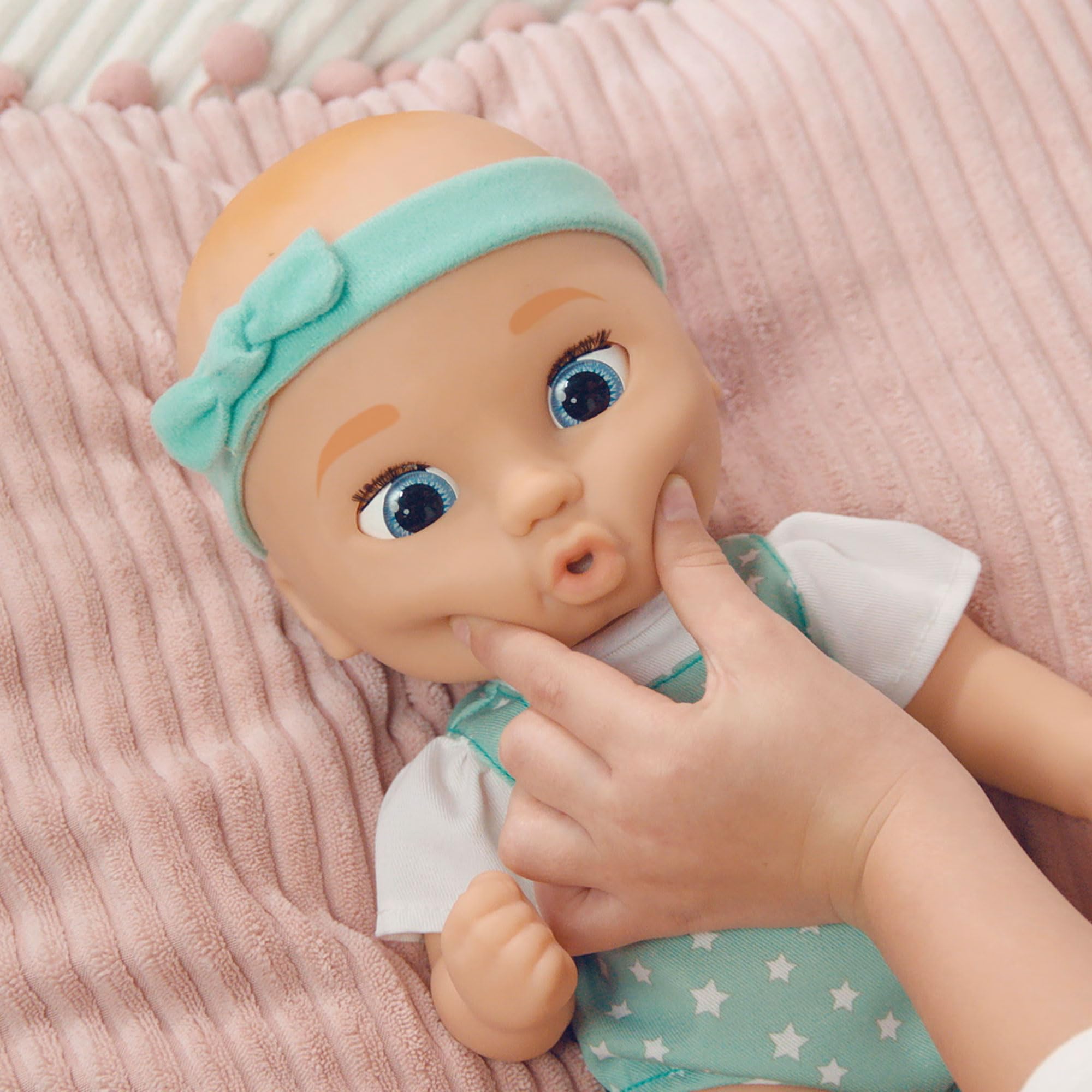 BE LOVED BABIES Realistyczna lalka Sam, ma miękką skórę i zawiera smoczek i butelkę, w pełni przegubowa, zabawka dla dzieci w wieku od 18 miesięcy