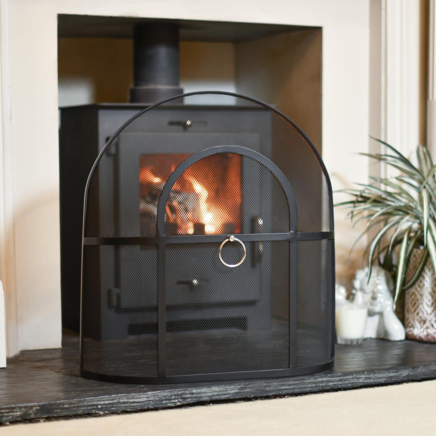 Black Country Metal Works Black Classic Arched Fireguard Fire Screen With Circular Handle – Classic Style Mesh Guard For Log Burners & Open Fires – Spark & Debris Protection