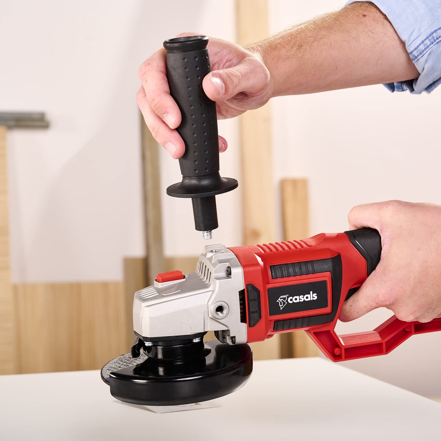 Casals - Bezprzewodowa szlifierka kątowa 20 V | 2,0 Ah litowo-jonowa | 7000 obr./min | Ø tarcza 115 mm | 2-pozycyjna ergonomiczna gumowa rączka | podwójne bezpieczeństwo | wymienny akumulator | silnik