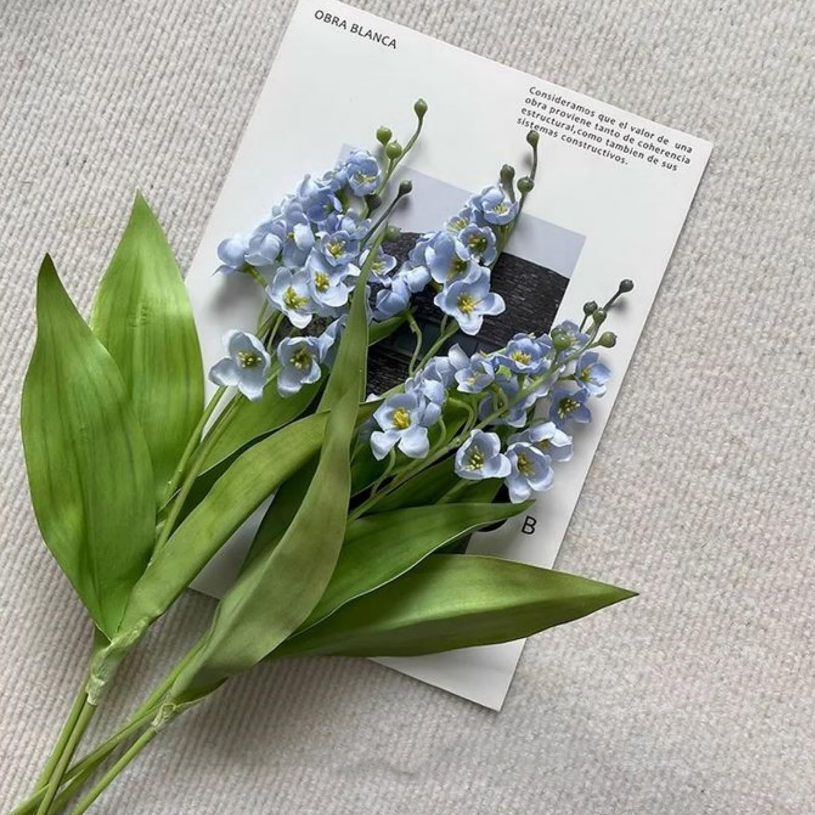 Muguet artificiel blanc lot de 8 clochettes et bouquet mariage terrasse